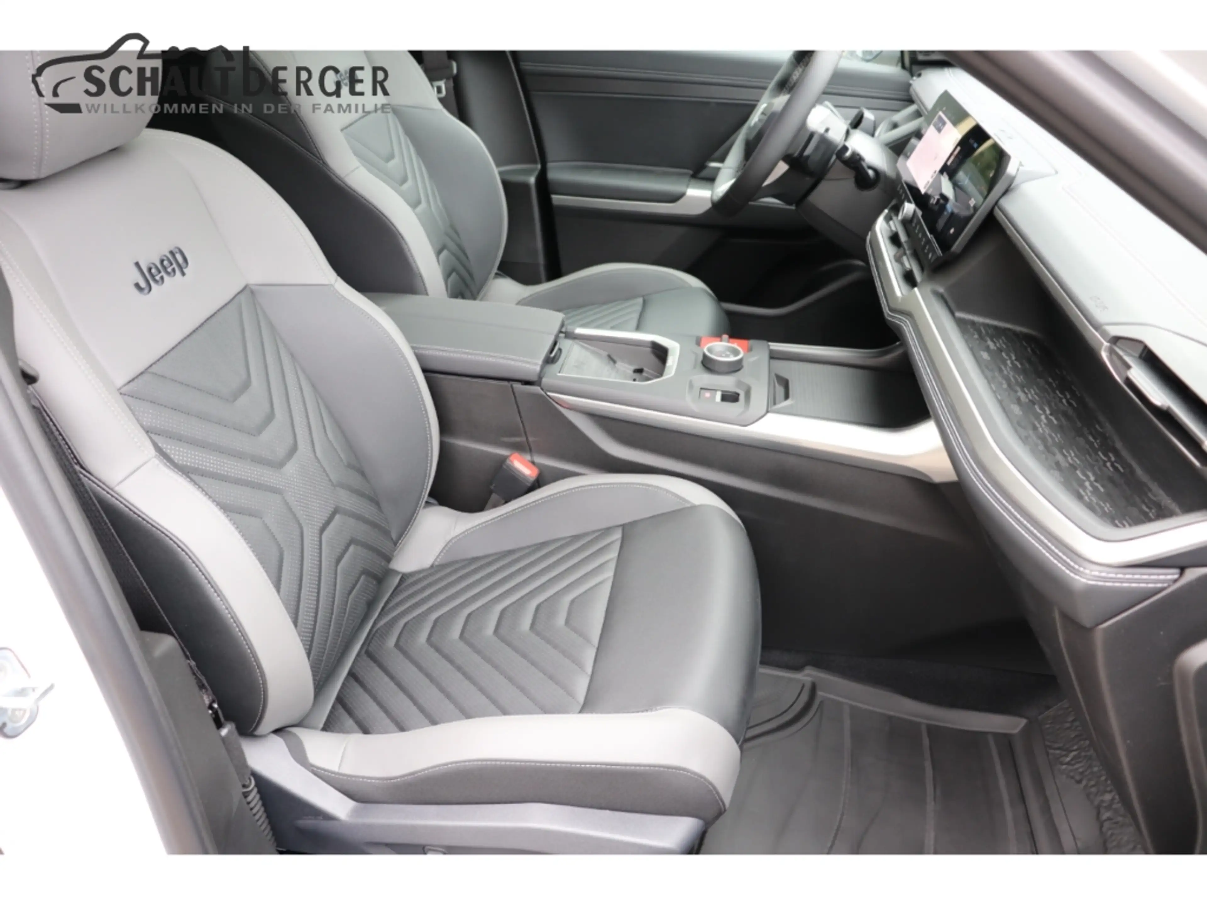 Jeep Compass E-Hybrid 1.2 eDCT 107 kW First Edition mit Panoram — photo 13