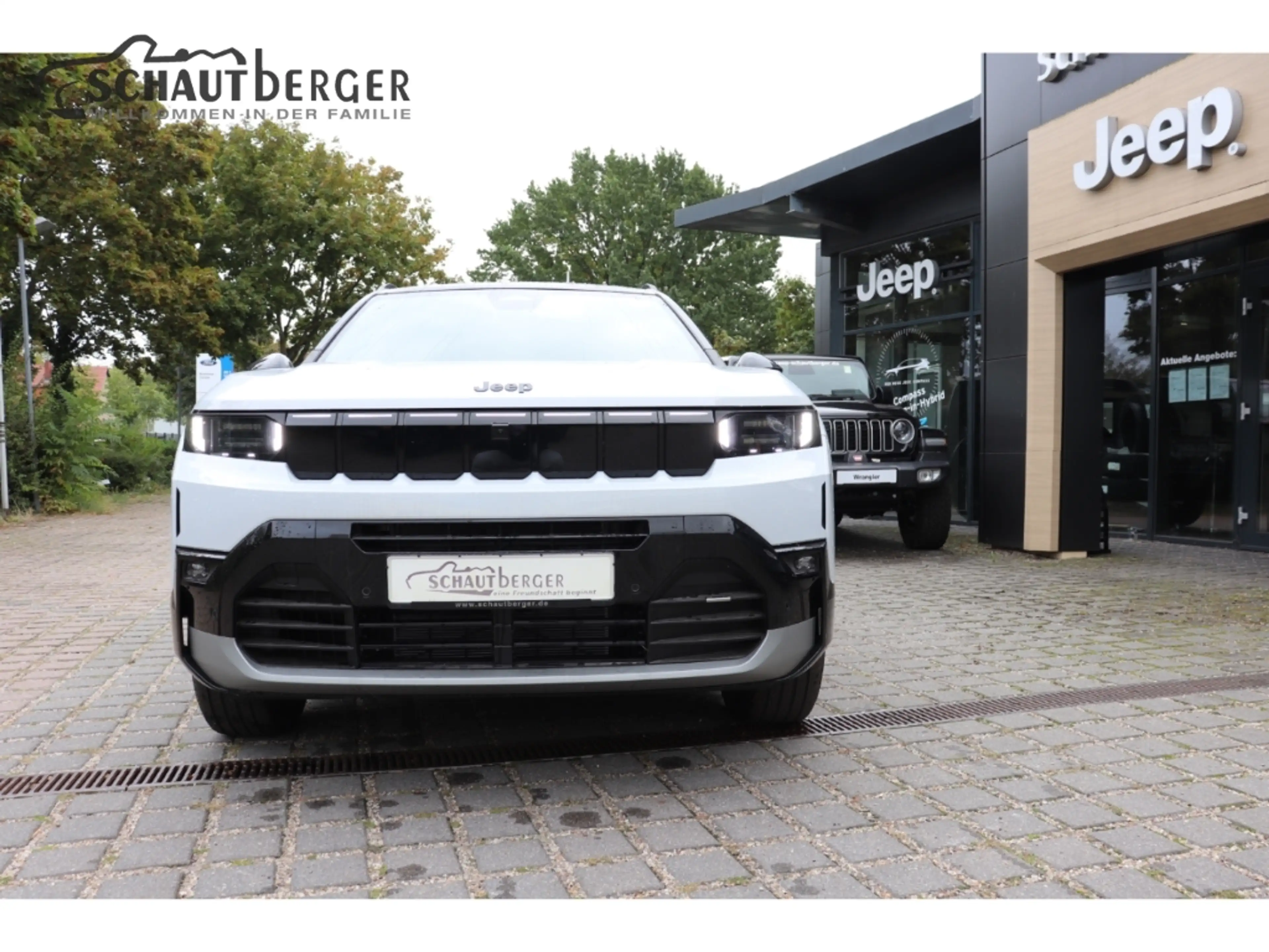 Jeep Compass E-Hybrid 1.2 eDCT 107 kW First Edition mit Panoram — photo 2