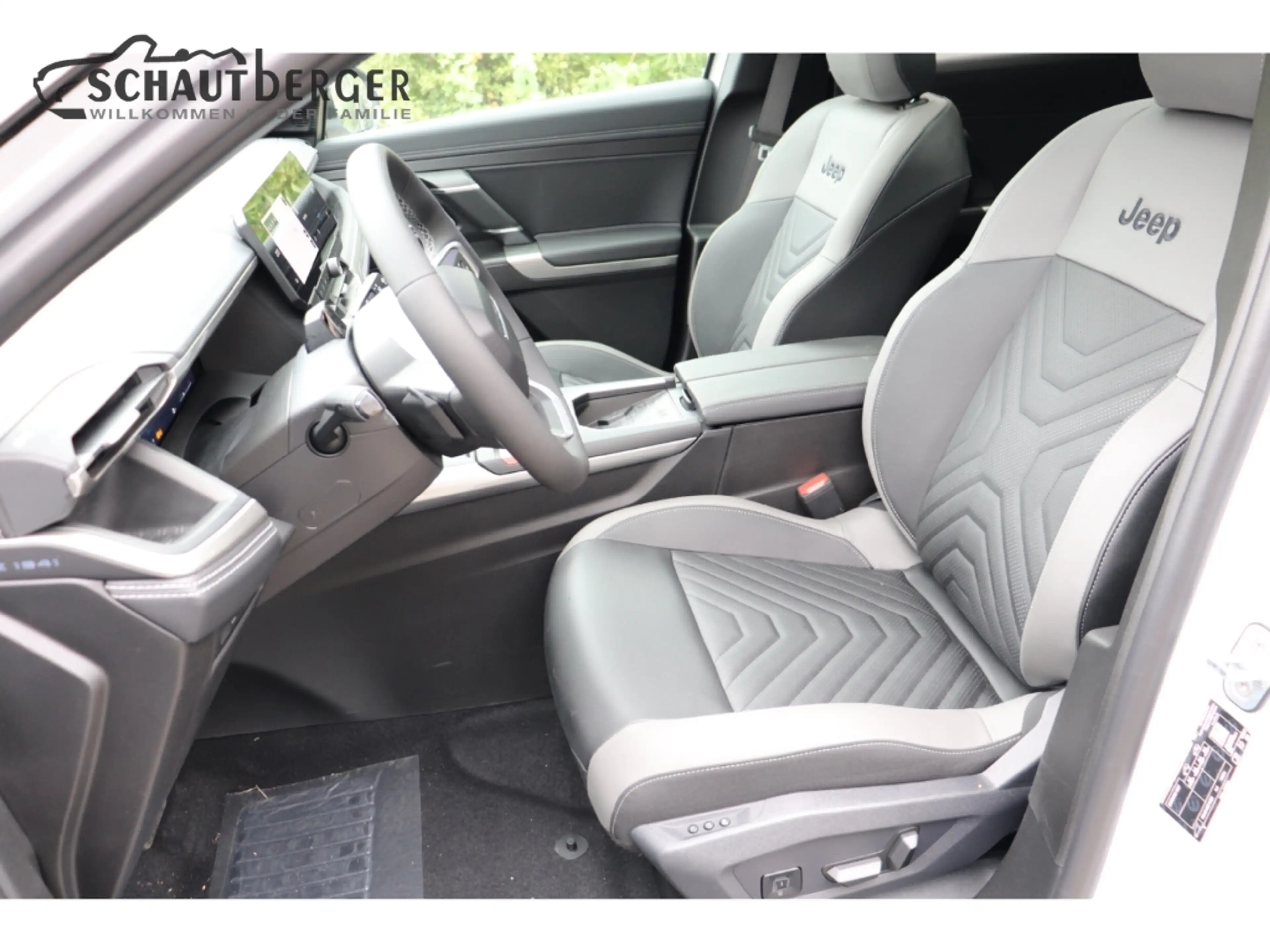 Jeep Compass E-Hybrid 1.2 eDCT 107 kW First Edition mit Panoram — photo 12