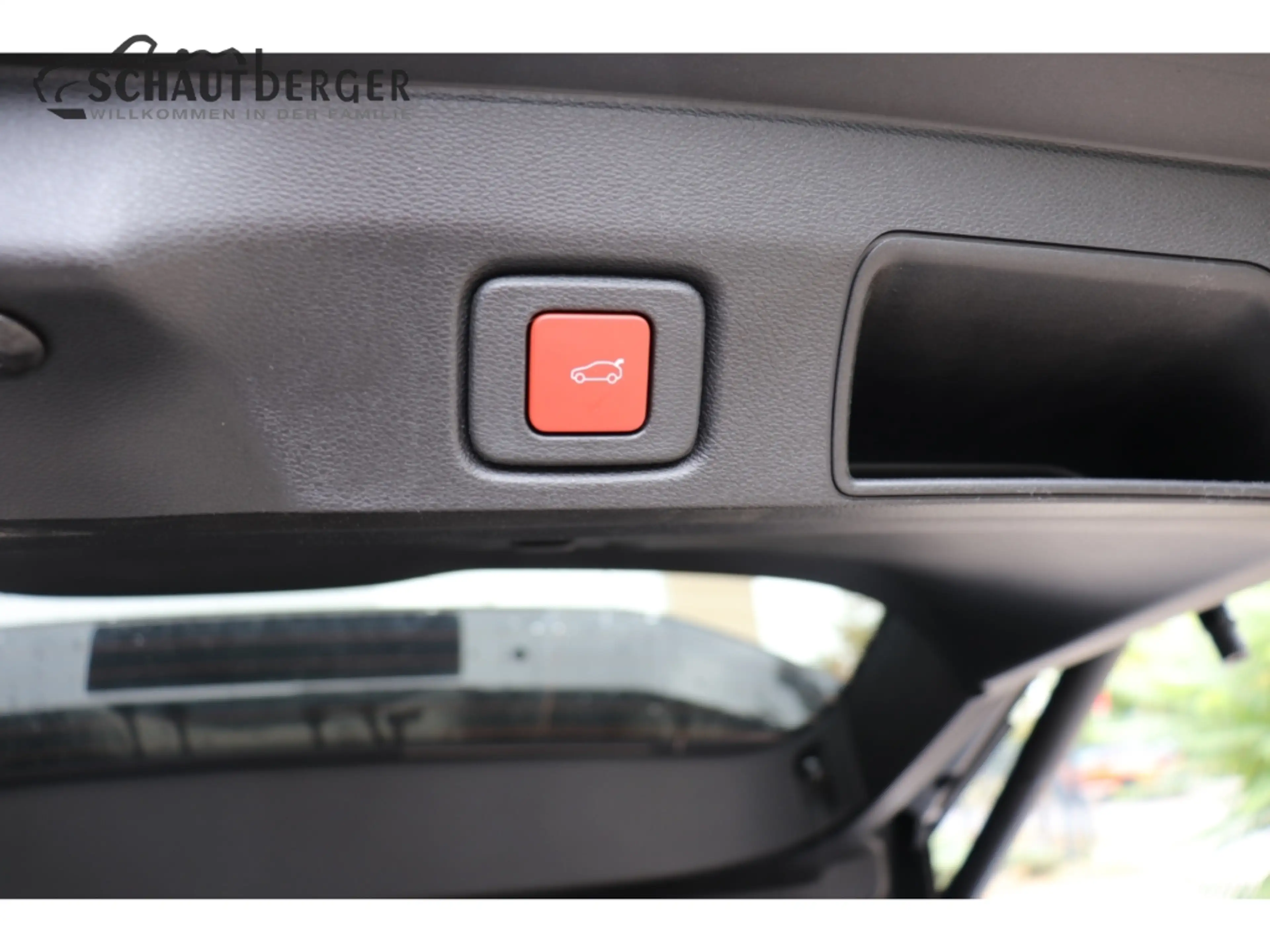 Jeep Compass E-Hybrid 1.2 eDCT 107 kW First Edition mit Panoram — photo 9