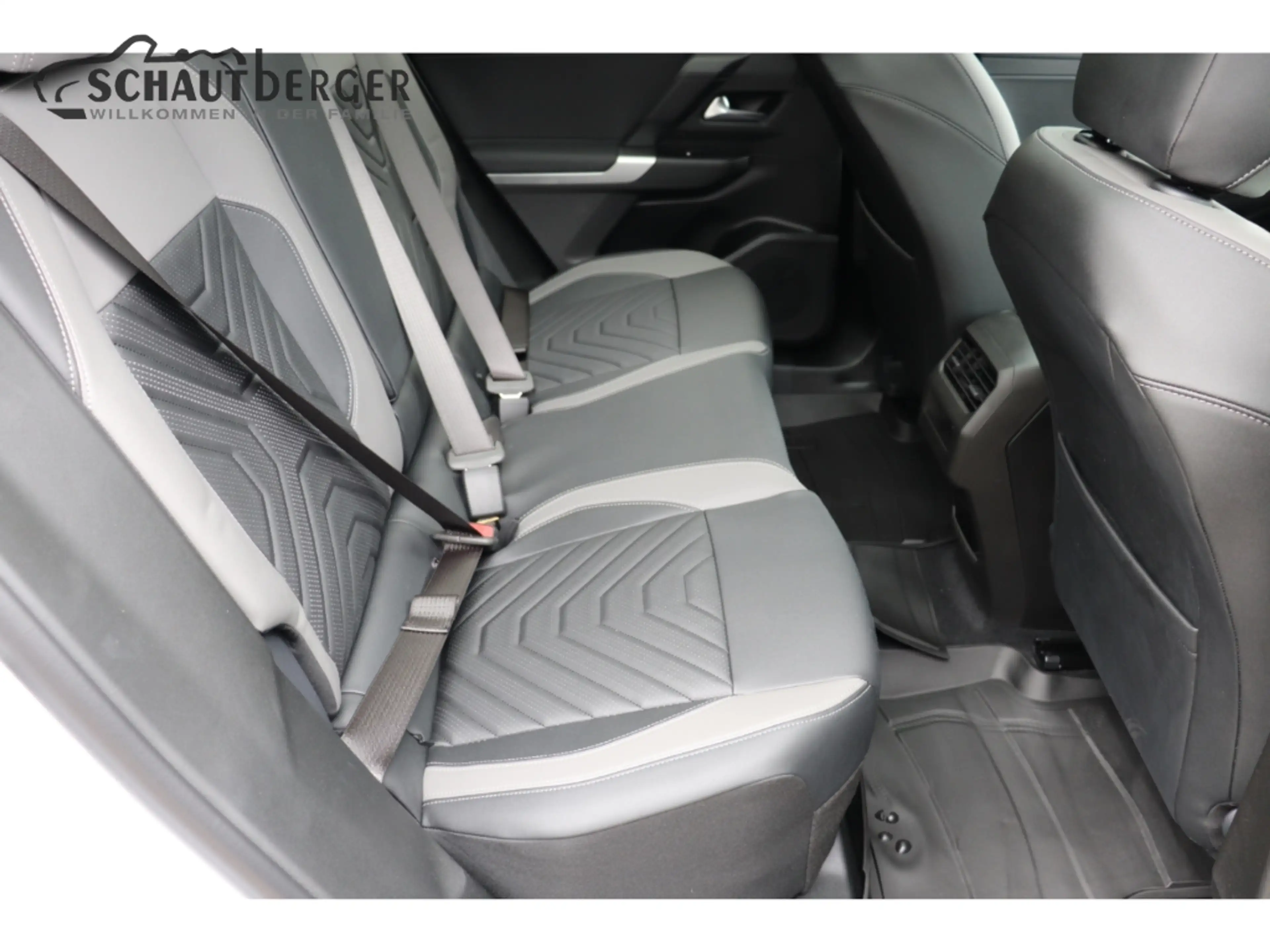 Jeep Compass E-Hybrid 1.2 eDCT 107 kW First Edition mit Panoram — photo 14