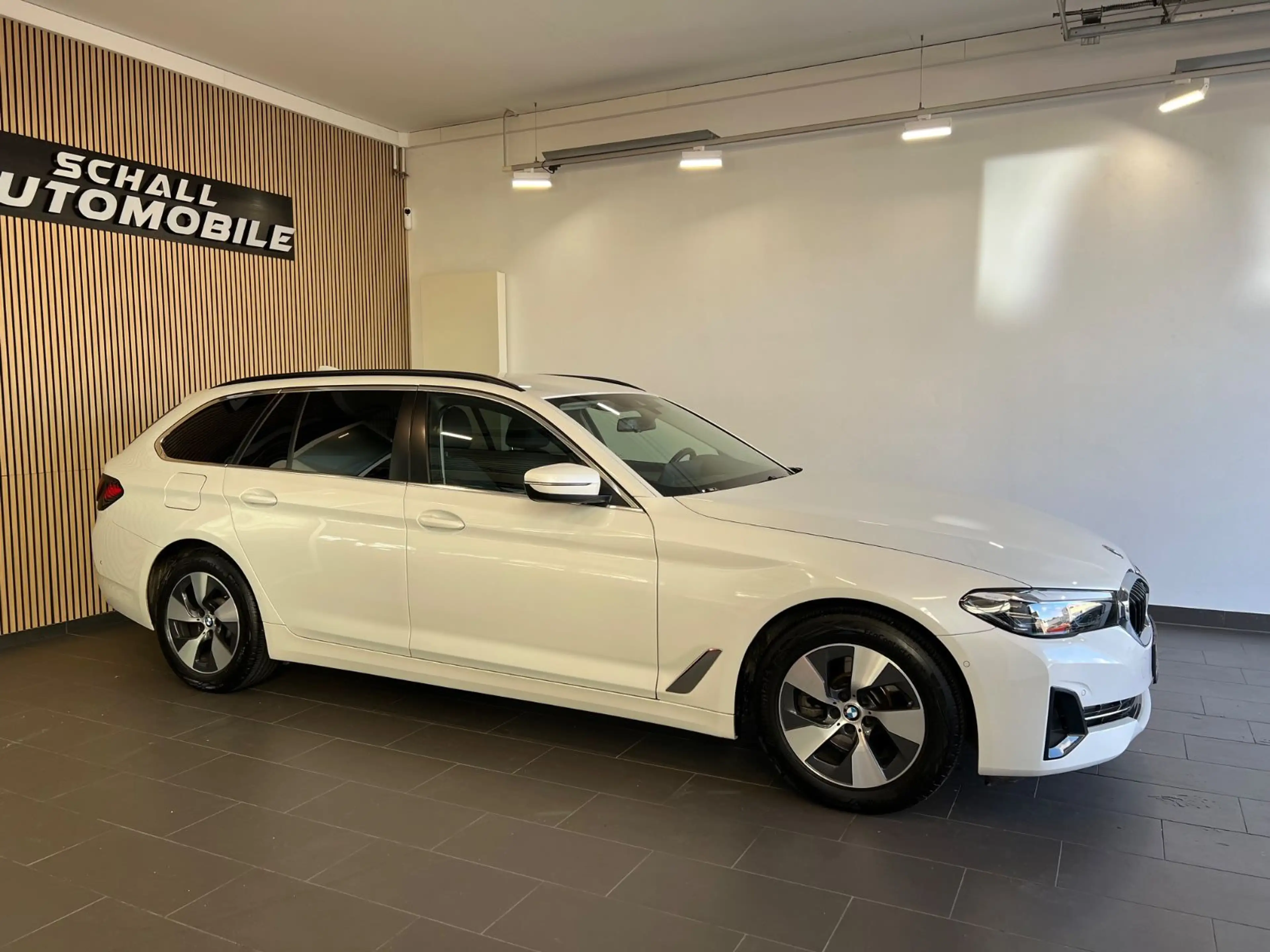 BMW 520 d Touring *SHZ/DIGITAL/LED/TEMPOMAT/NAVI/DE* — photo 3