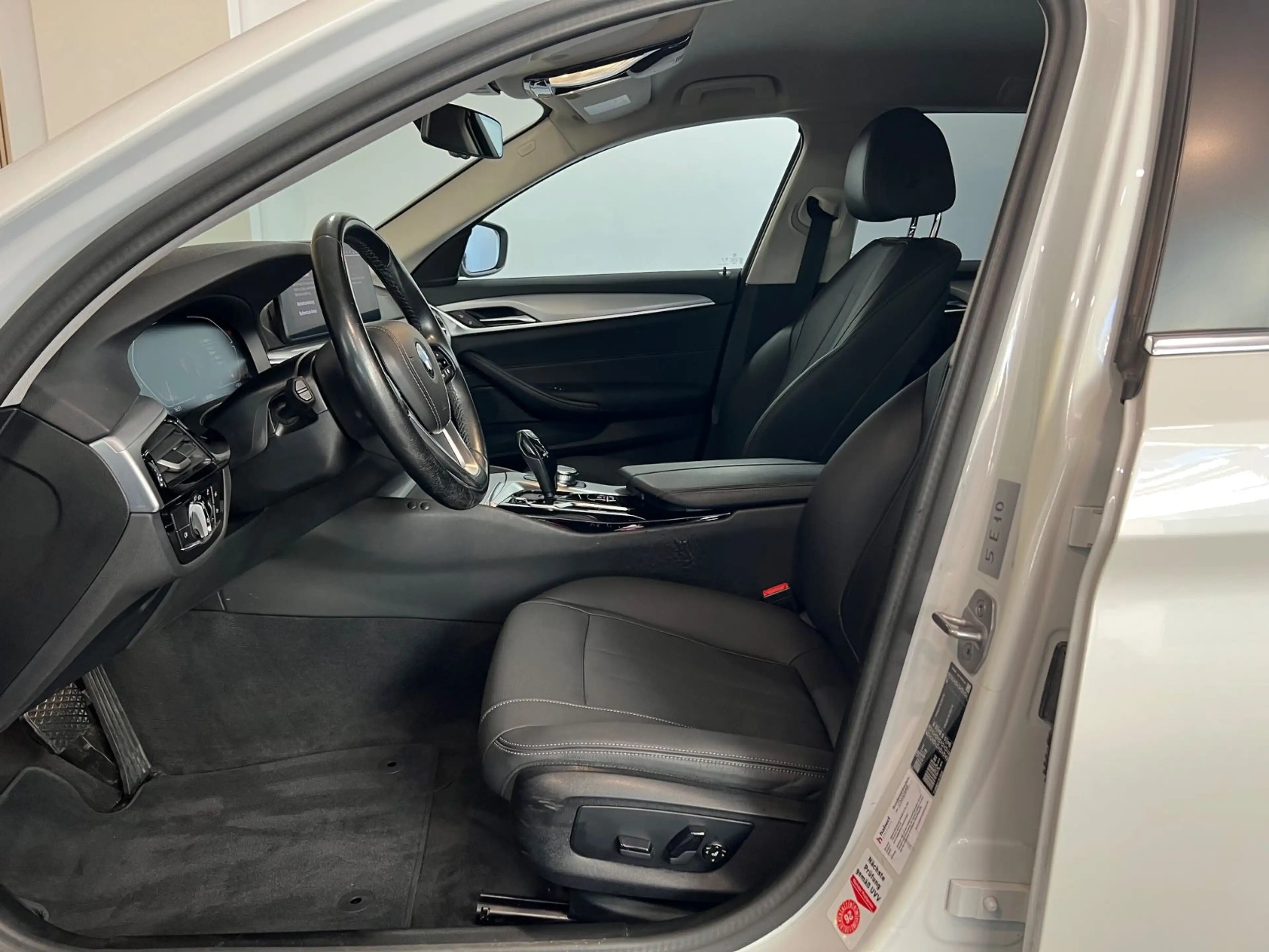 BMW 520 d Touring *SHZ/DIGITAL/LED/TEMPOMAT/NAVI/DE* — photo 12