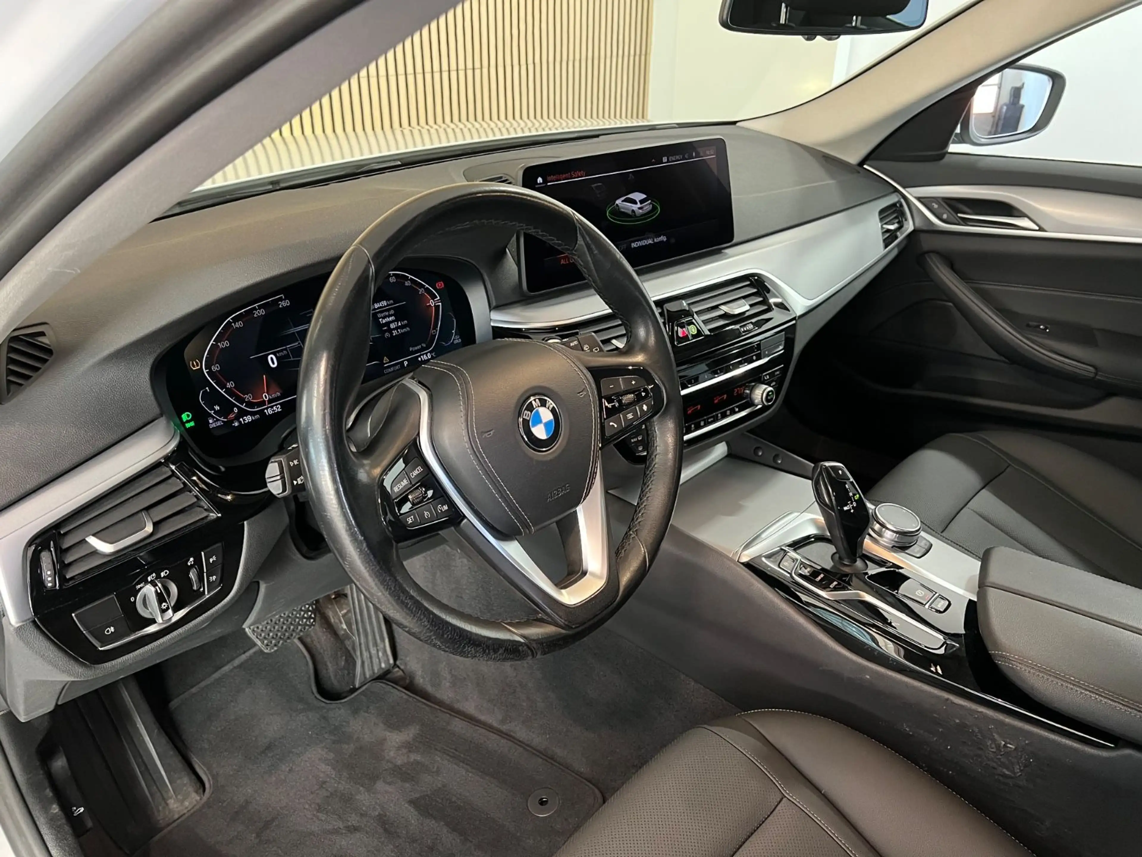 BMW 520 d Touring *SHZ/DIGITAL/LED/TEMPOMAT/NAVI/DE* — photo 14