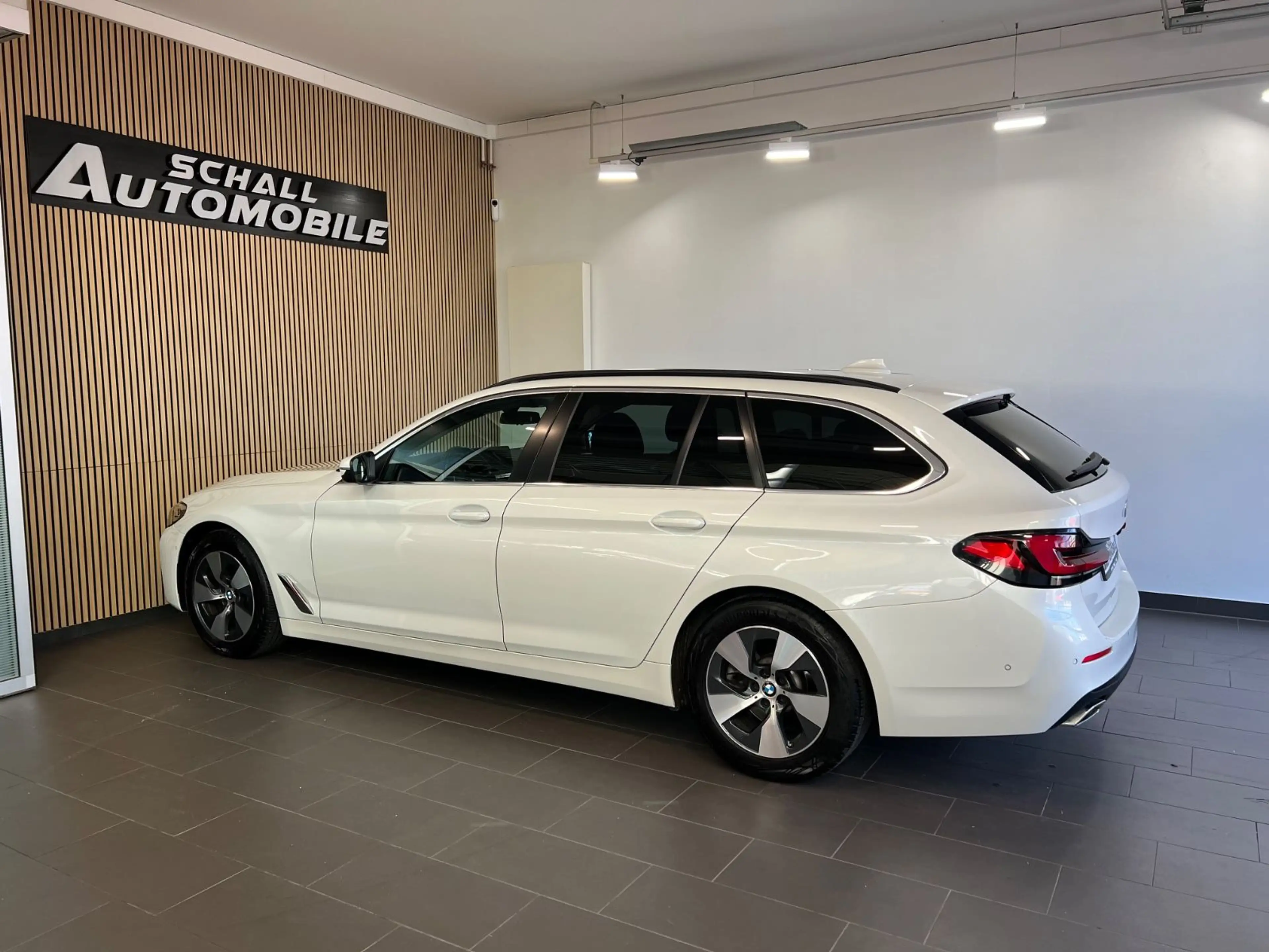 BMW 520 d Touring *SHZ/DIGITAL/LED/TEMPOMAT/NAVI/DE* — photo 4