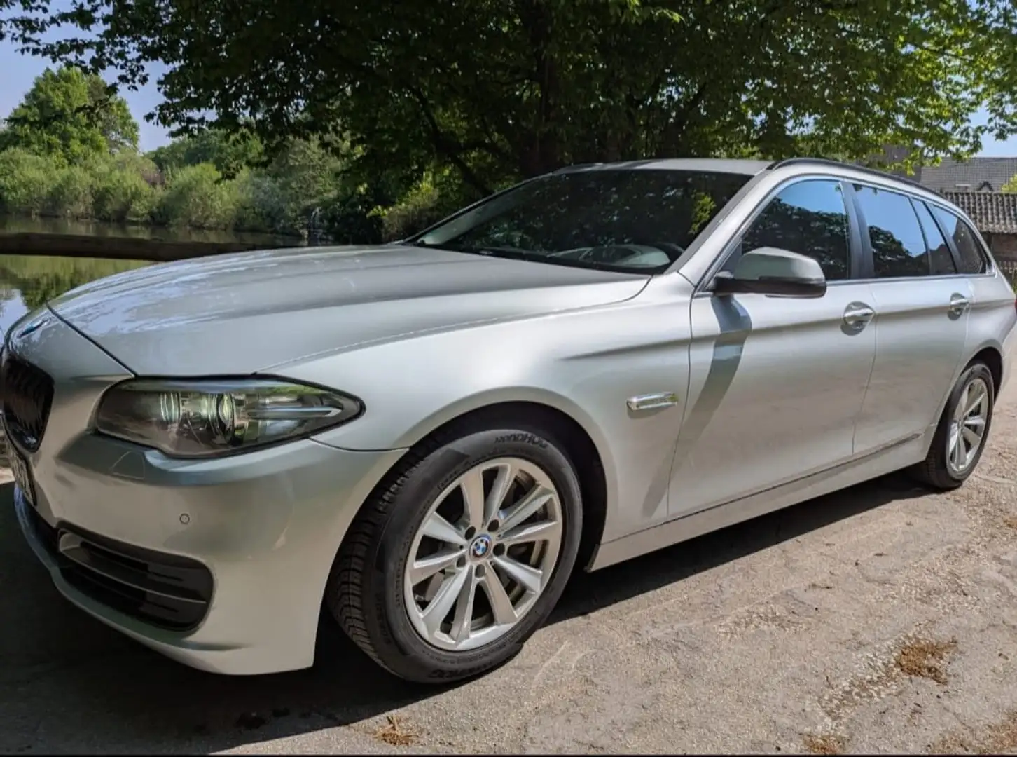 BMW 525 525d Touring Aut. Silber - 1