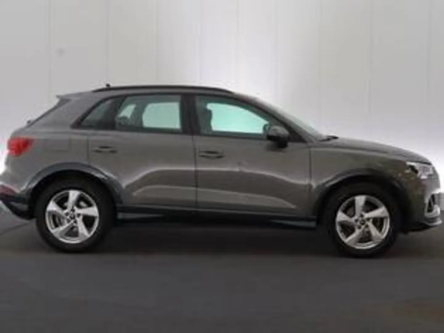 Audi Q3 35 TFSI S-Tronic Advanced Business Ed. Platinum LE Gris - 2