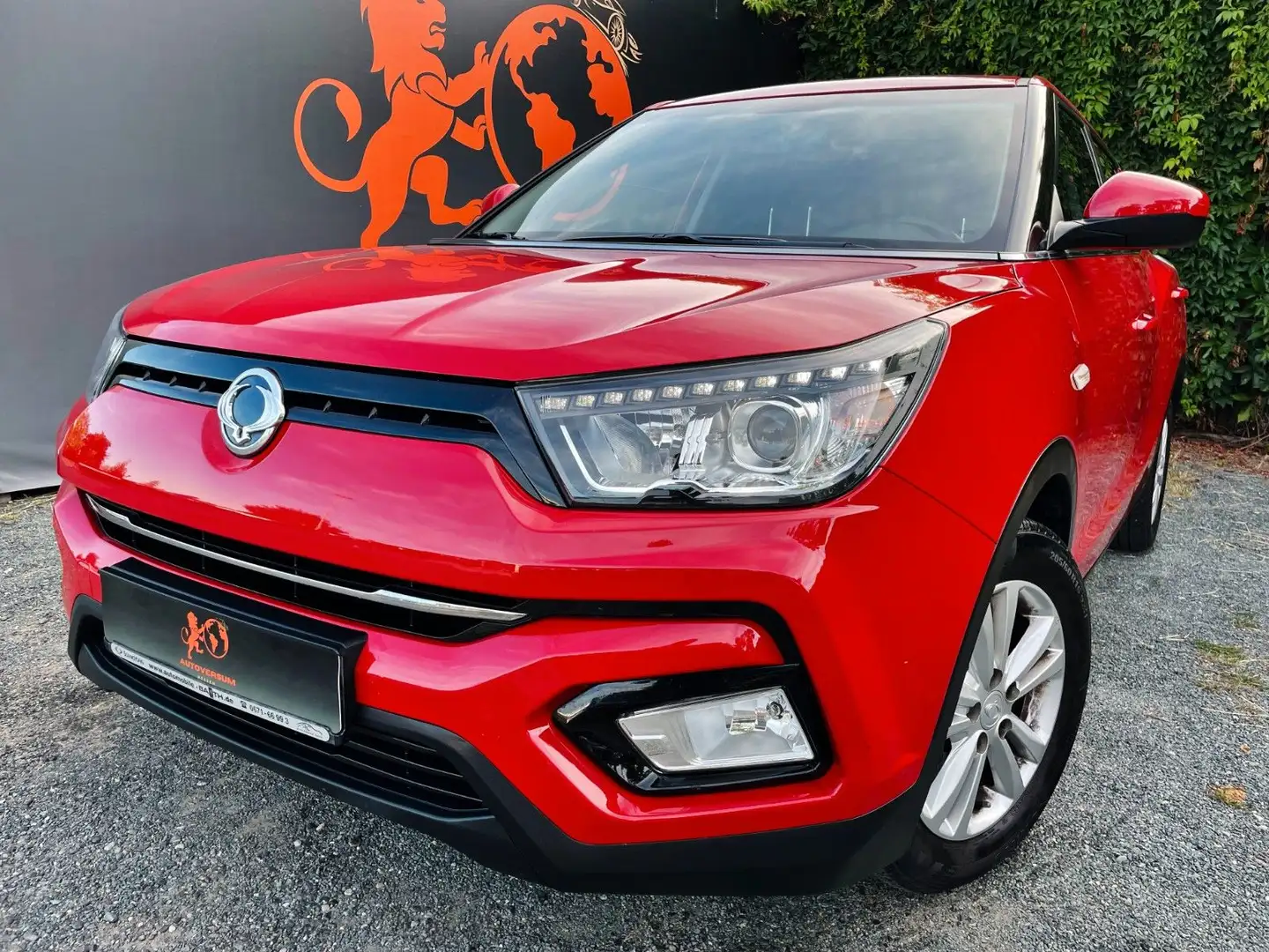 SsangYong Tivoli #TÜV#SERVICE#KLIMA#NAVI#8.FACH-BER#AHK#BT Rot - 2