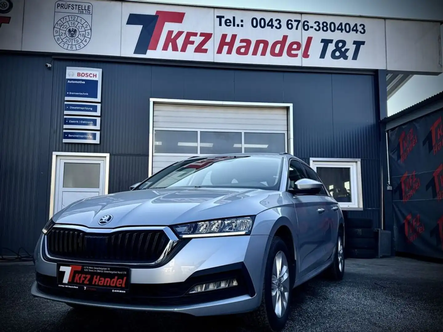 Skoda Octavia Combi 2,0 TDI Ambition DSG 4x4 Silber - 1