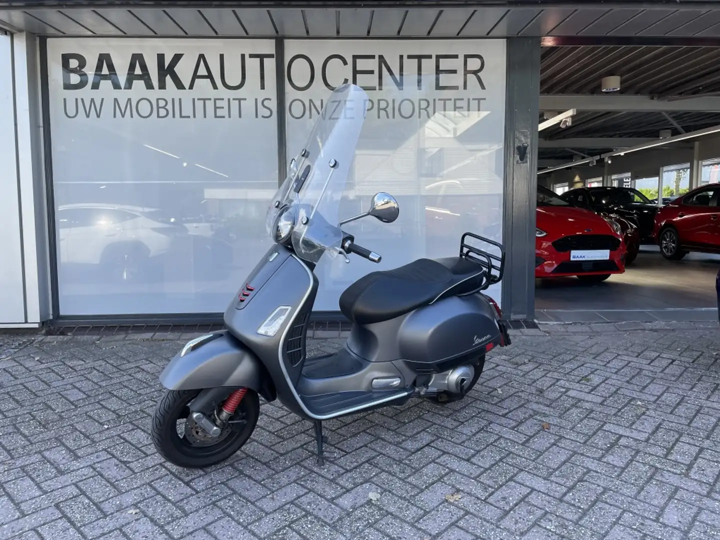 Piaggio GTS 300 Scooter 300ie TouringABS Grijs - 1