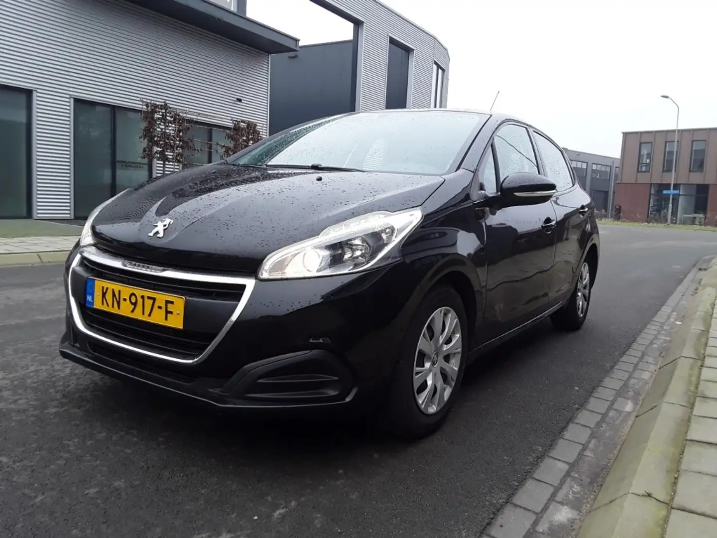 Peugeot 208 1.2 PURETECH ACTIVE Noir - 1