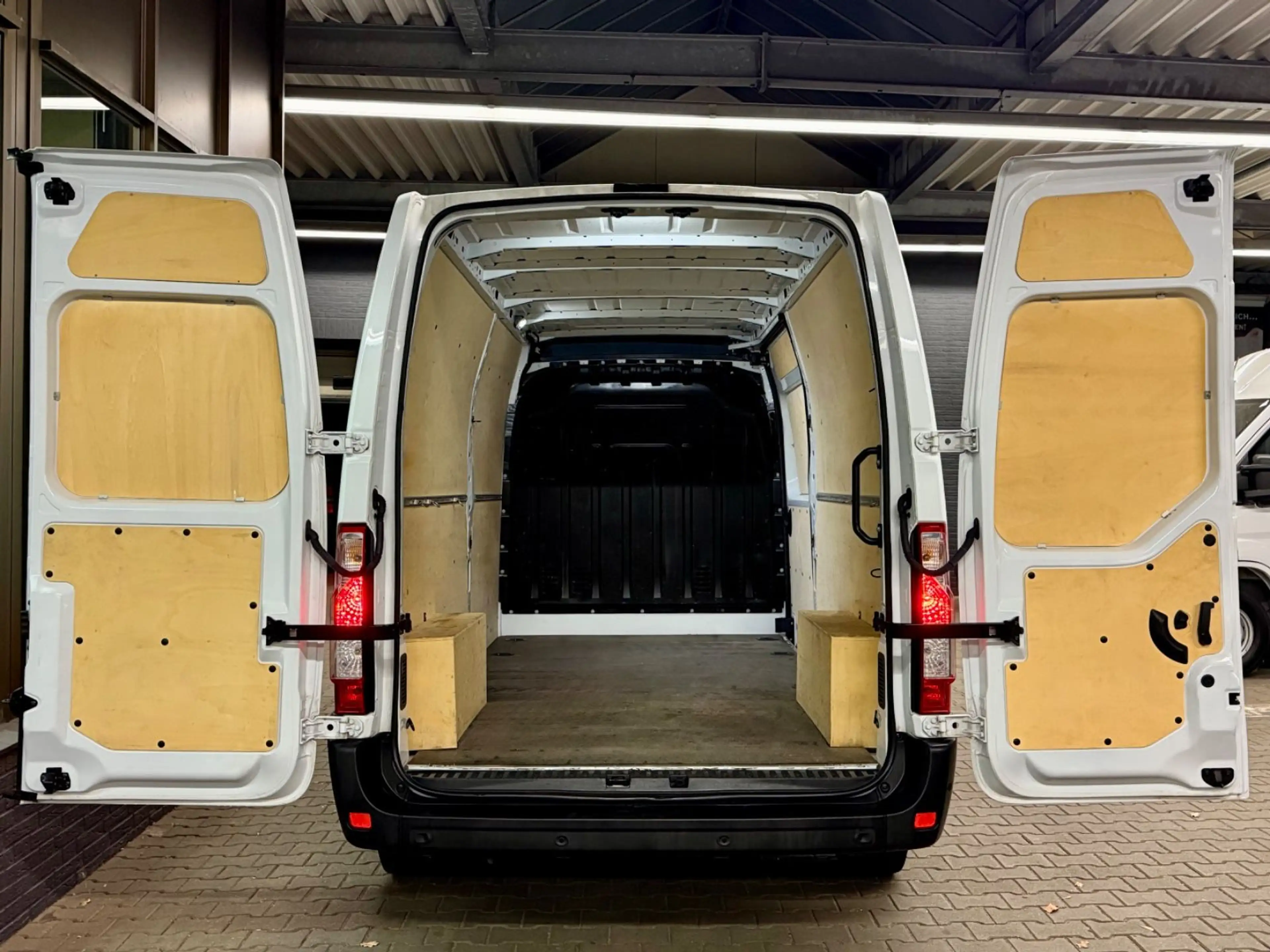 Renault Master 2.3 dCi L3H2 3,5t KLIMA PDC 3-SITZE BLUE — photo 10