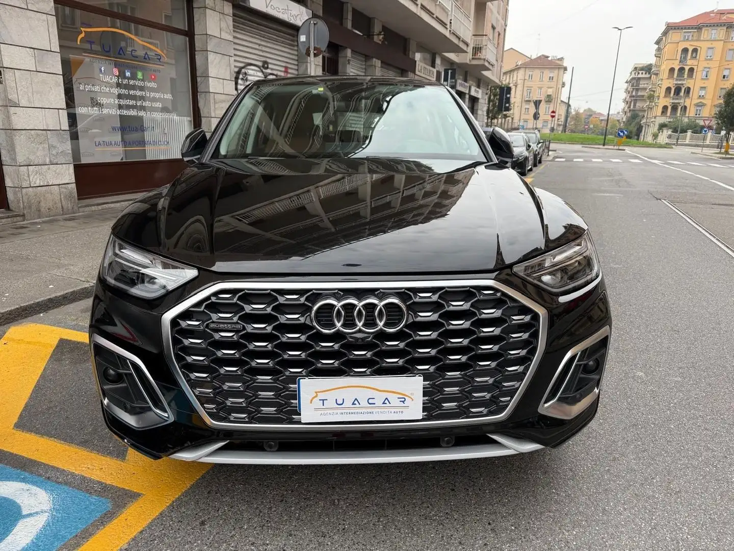 Audi Q5 S Line 2.0 40 TDI MHEV Schwarz - 2