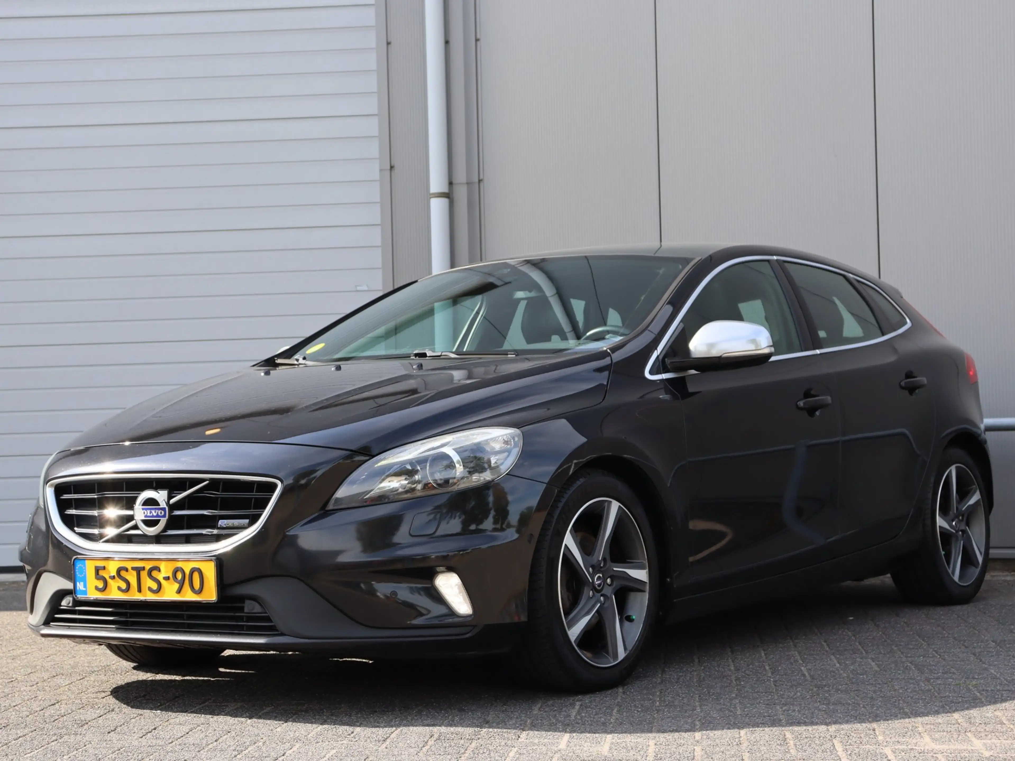 Volvo V40 1.6 D2 R-Design navi LEER memory xenon — photo 6