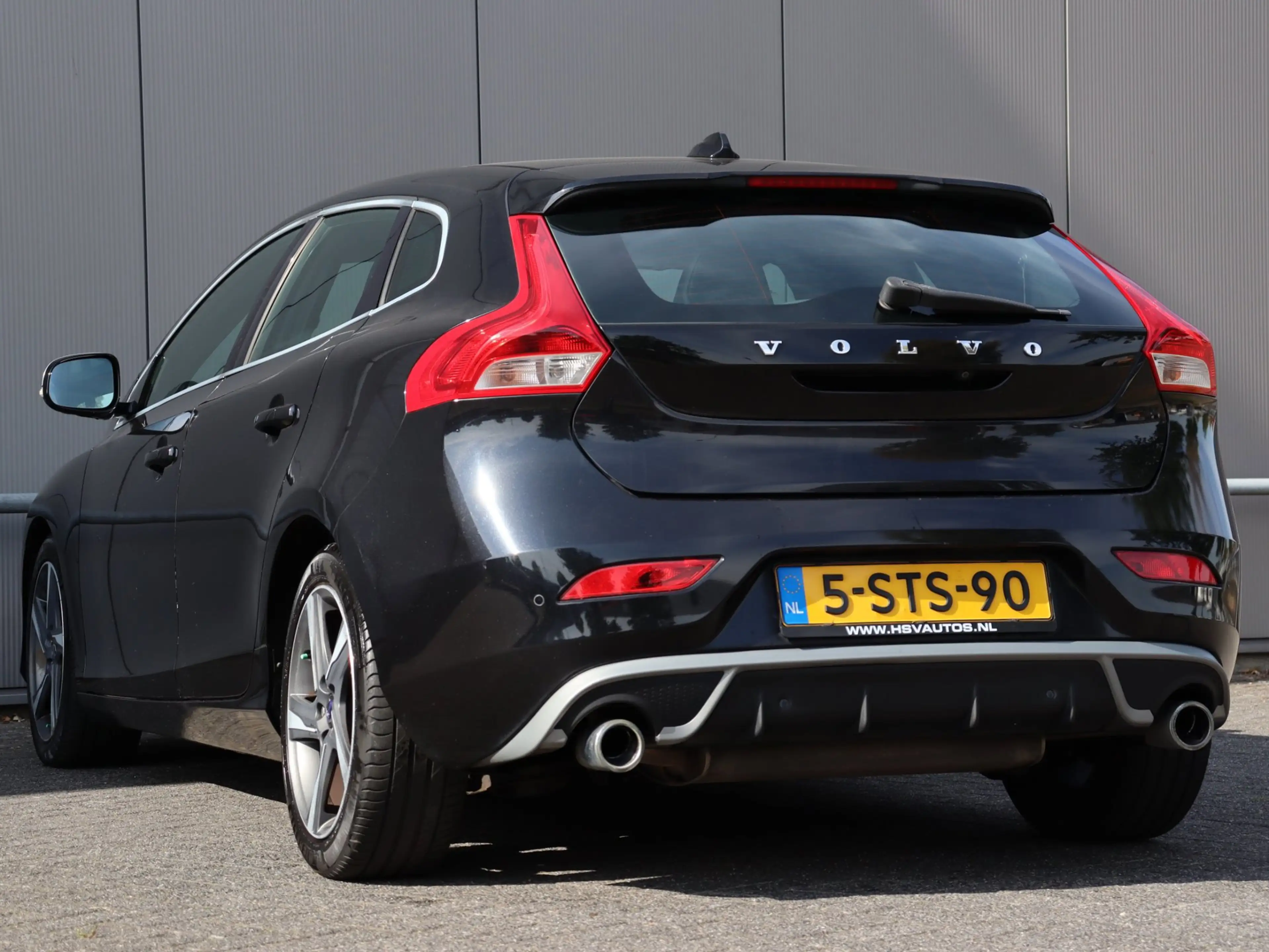 Volvo V40 1.6 D2 R-Design navi LEER memory xenon — photo 9