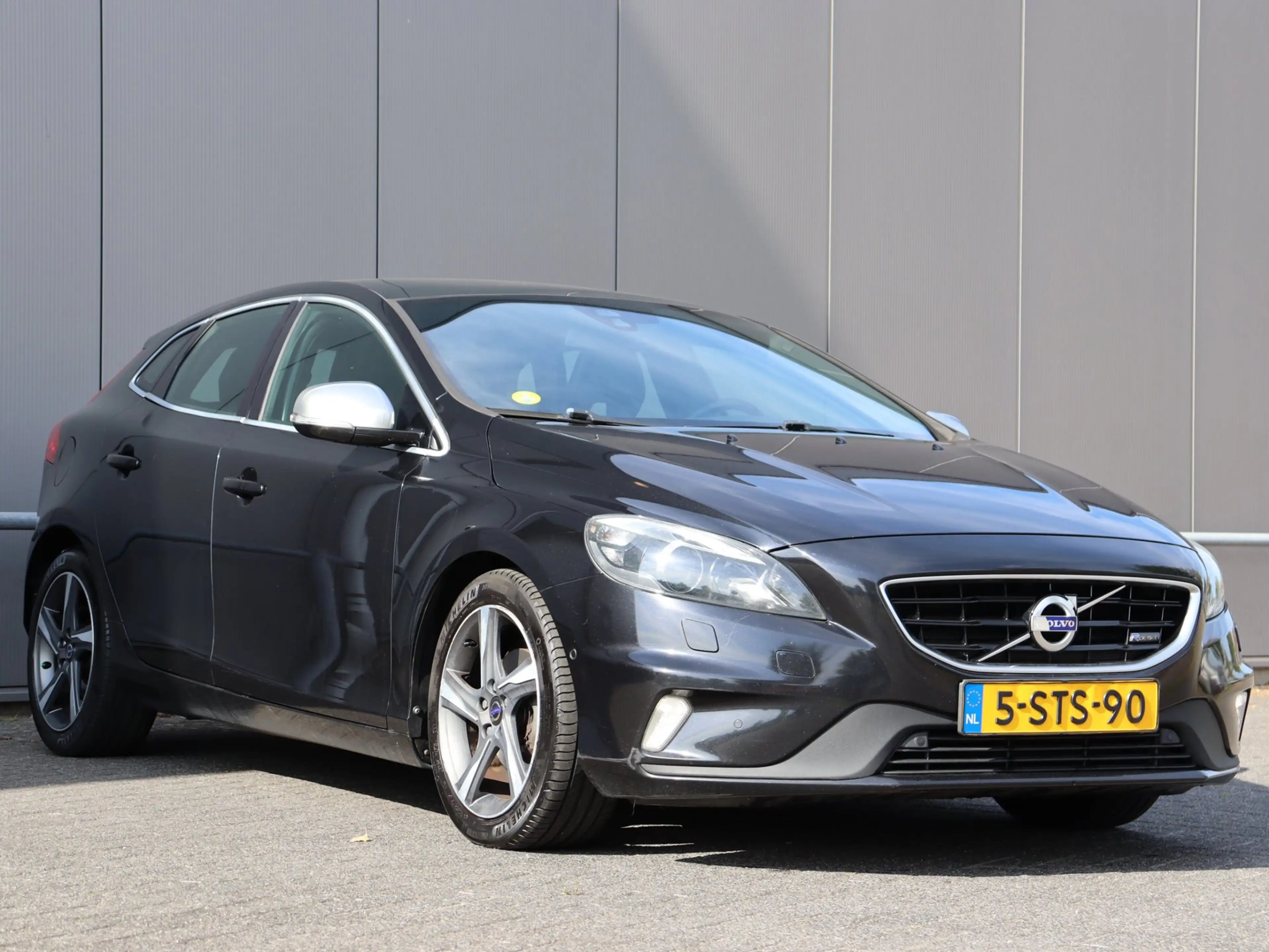 Volvo V40 1.6 D2 R-Design navi LEER memory xenon — photo 4