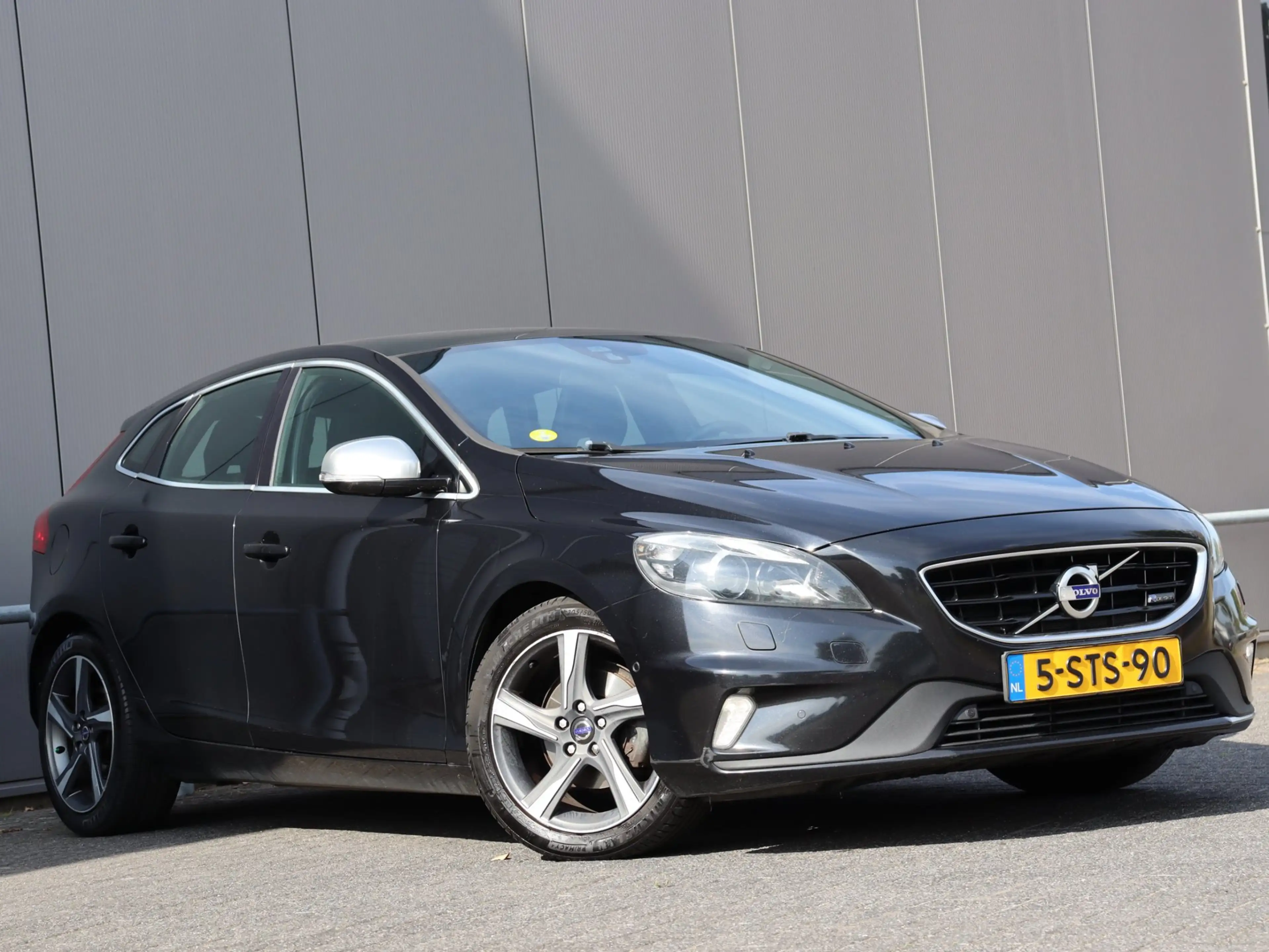 Volvo V40 1.6 D2 R-Design navi LEER memory xenon — photo 3