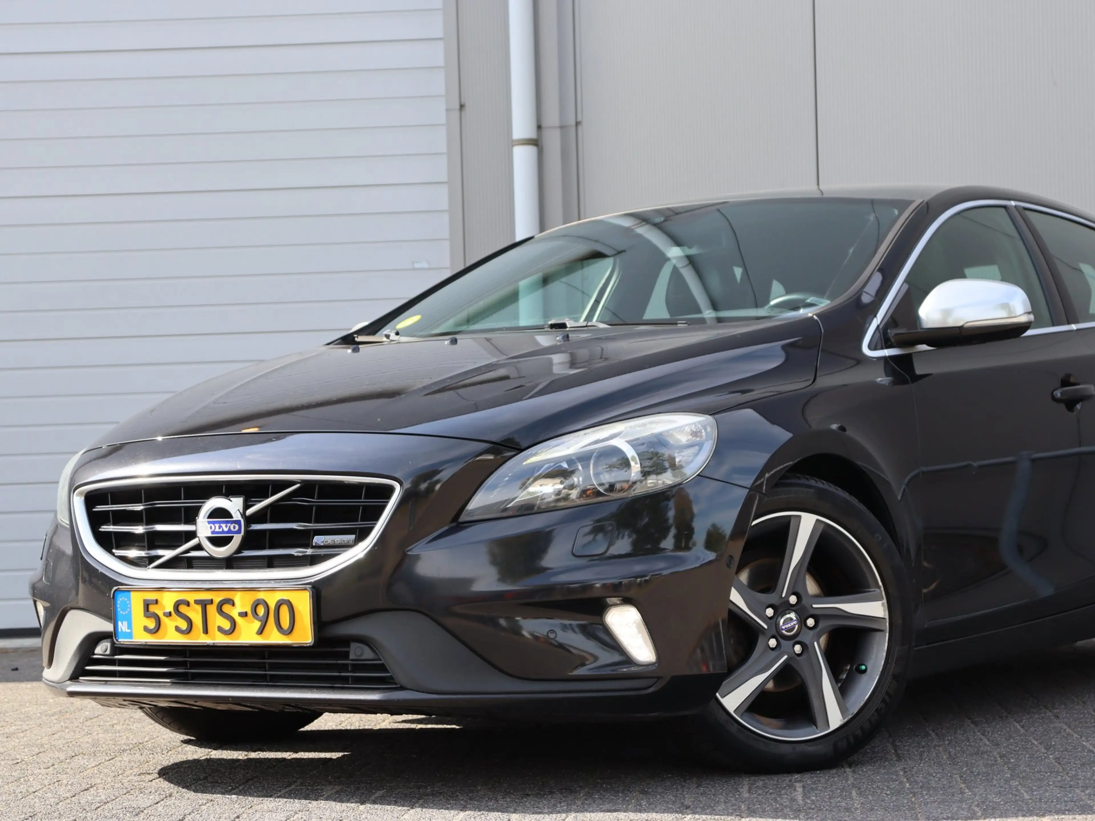 Volvo V40 1.6 D2 R-Design navi LEER memory xenon — photo 7