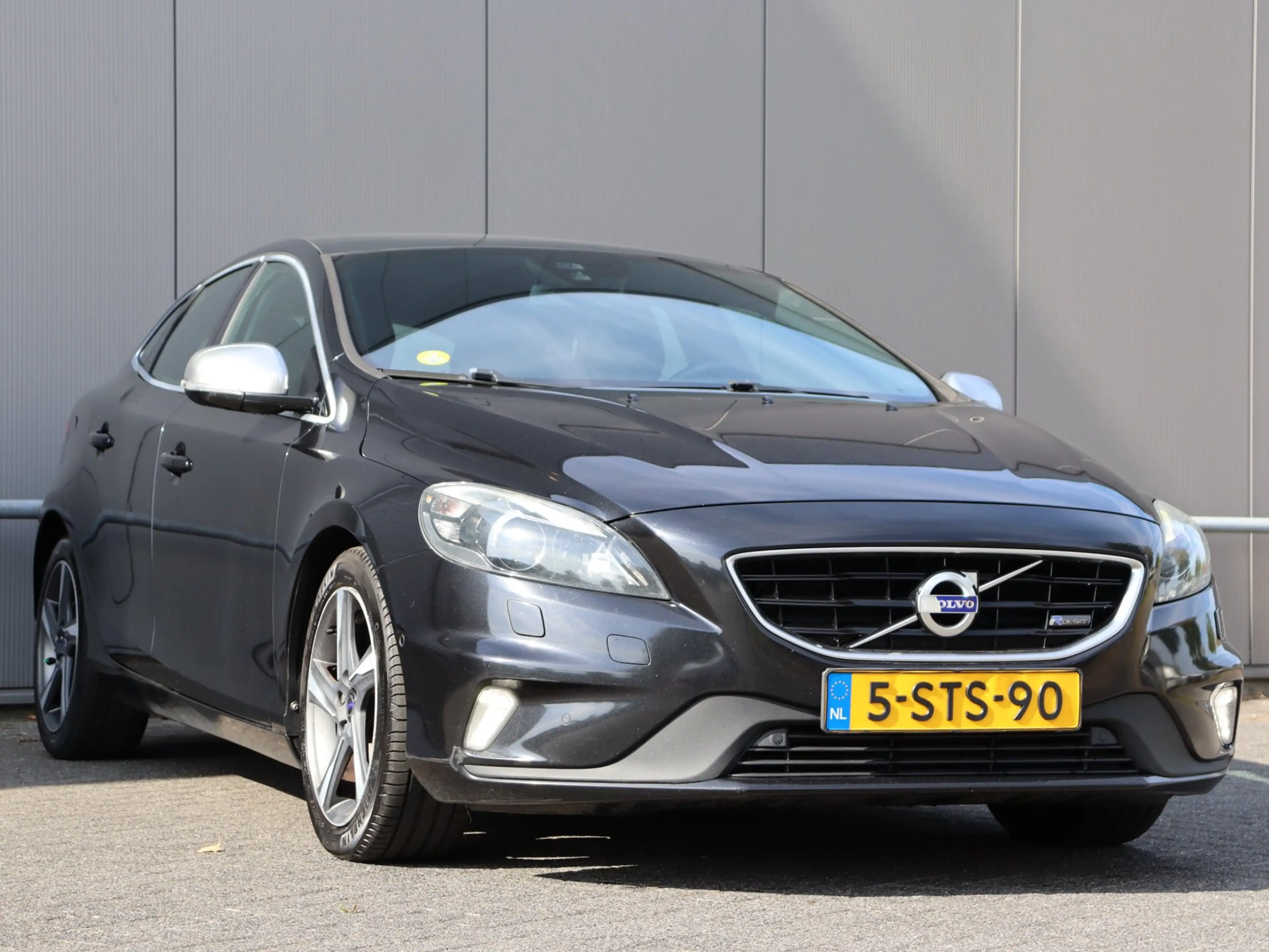 Volvo V40 1.6 D2 R-Design navi LEER memory xenon — photo 5