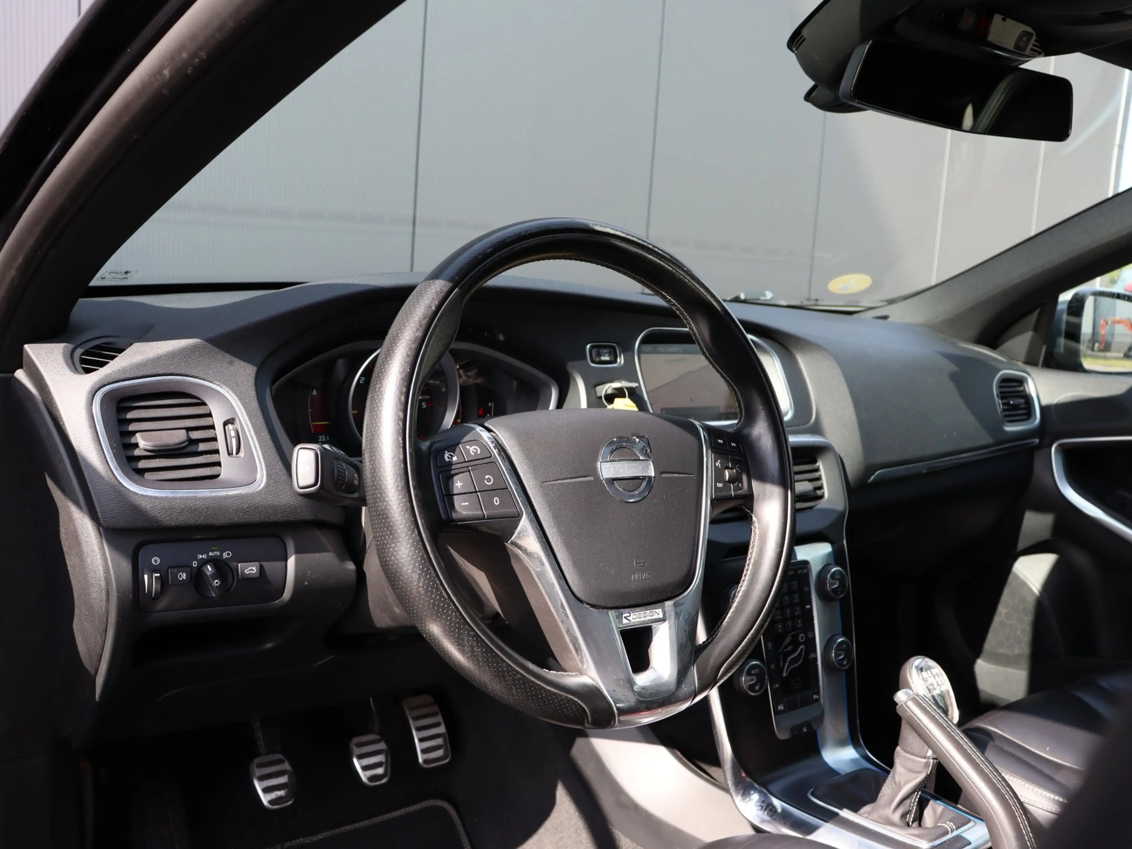 Volvo V40 1.6 D2 R-Design navi LEER memory xenon — photo 15