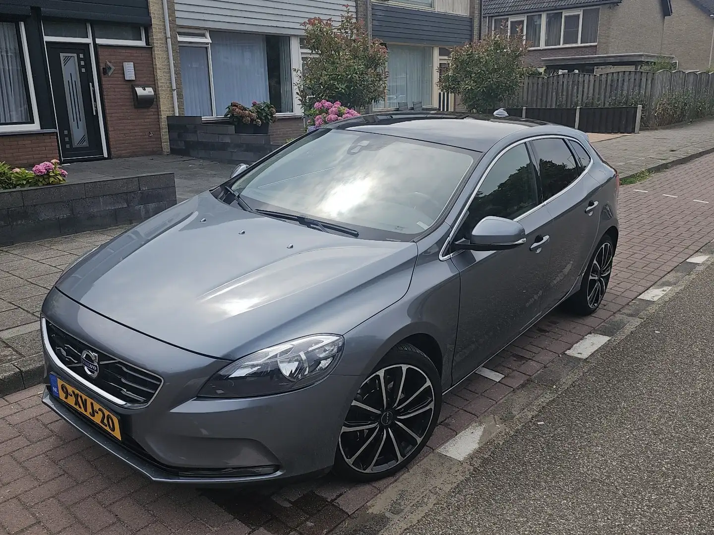 Volvo V40 2.0 D4 Summum Bns Сірий - 2
