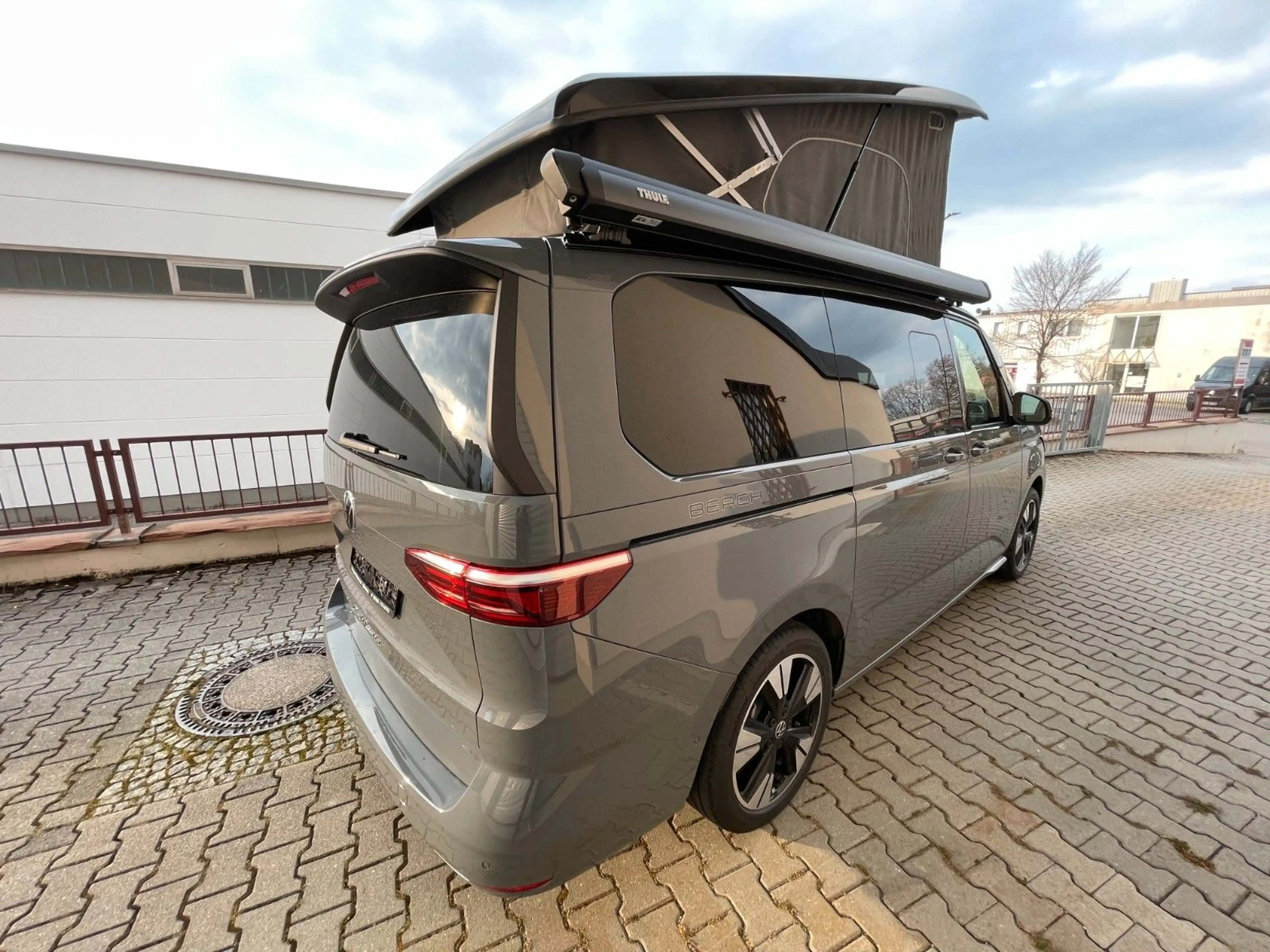 Volkswagen T7 California Beach Camper AHK DCC Head UP 19 Z — photo 7