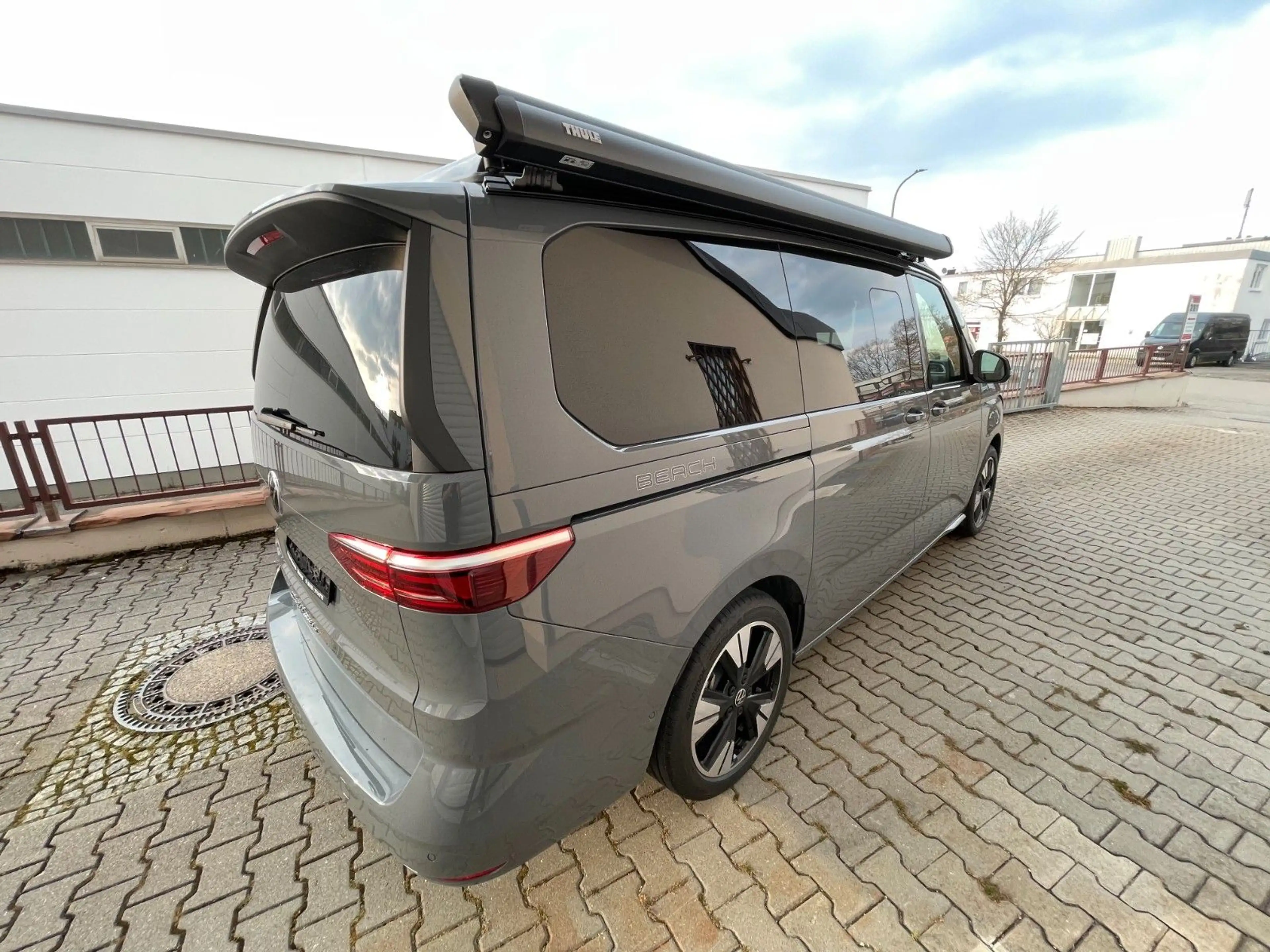 Volkswagen T7 California Beach Camper AHK DCC Head UP 19 Z — photo 6