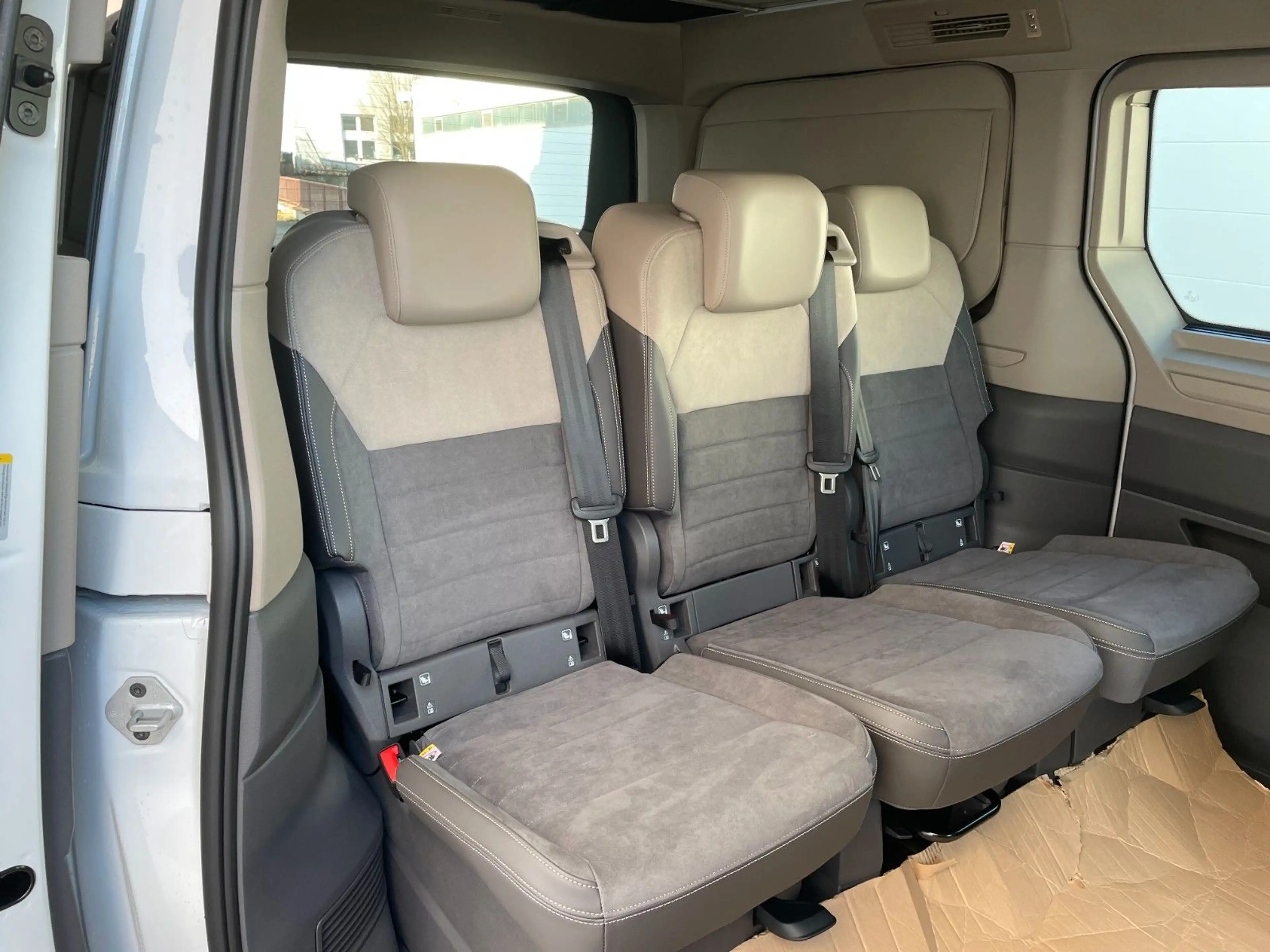 Volkswagen T7 California Beach Camper AHK DCC Head UP 19 Z — photo 12