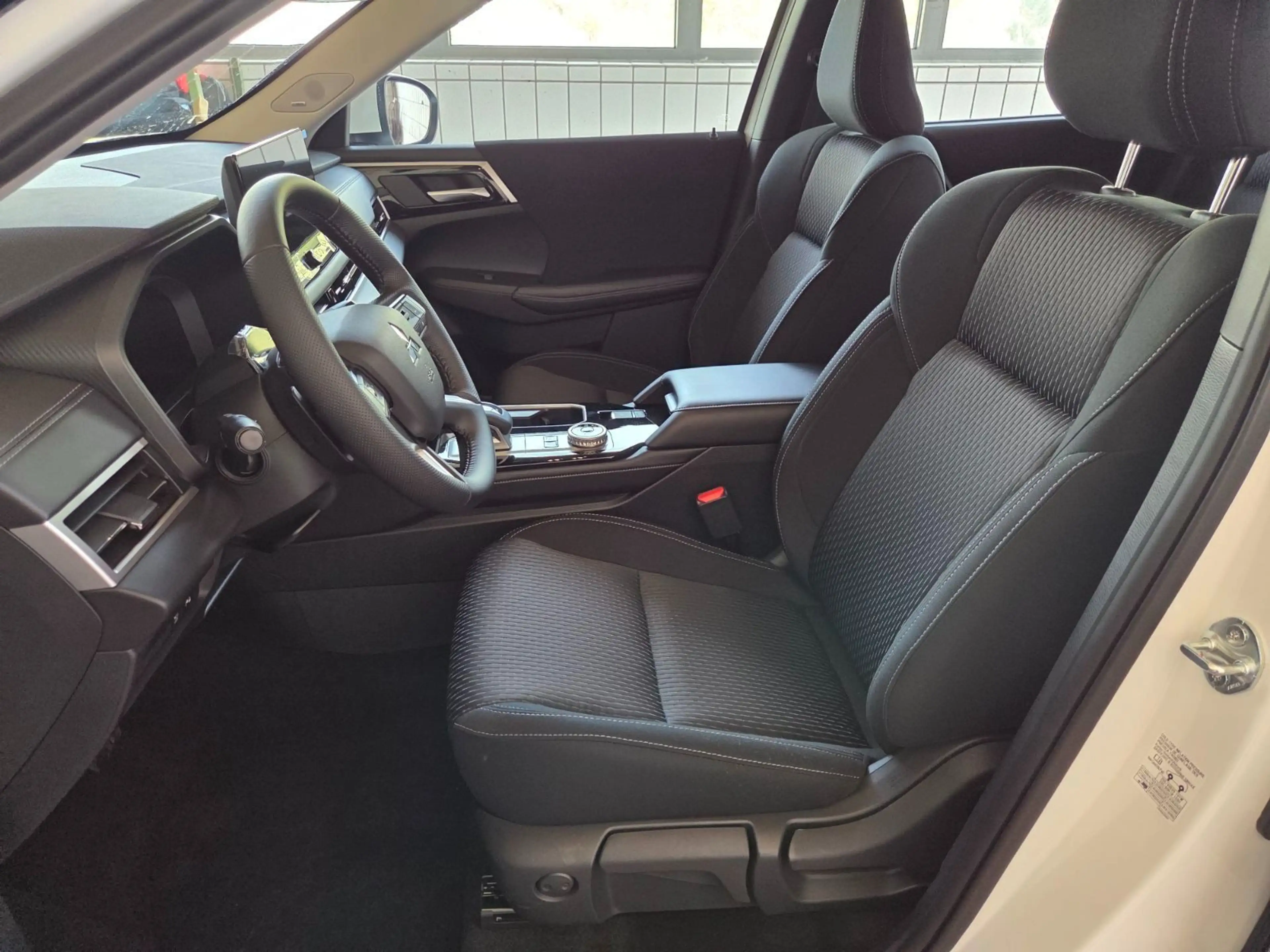 Mitsubishi Outlander PHEV Diamant 2.4 4WD AT MY26 — photo 8