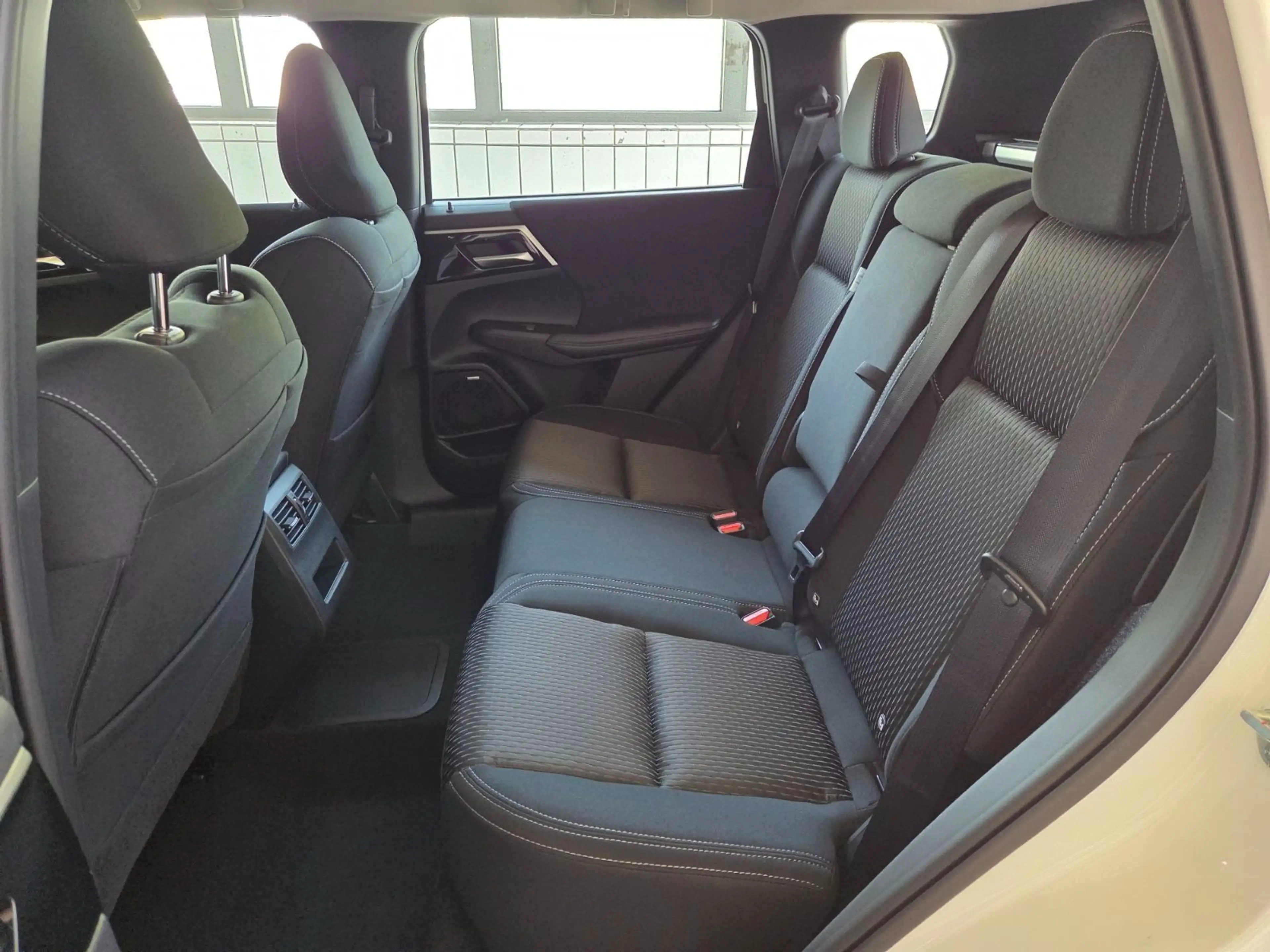 Mitsubishi Outlander PHEV Diamant 2.4 4WD AT MY26 — photo 10