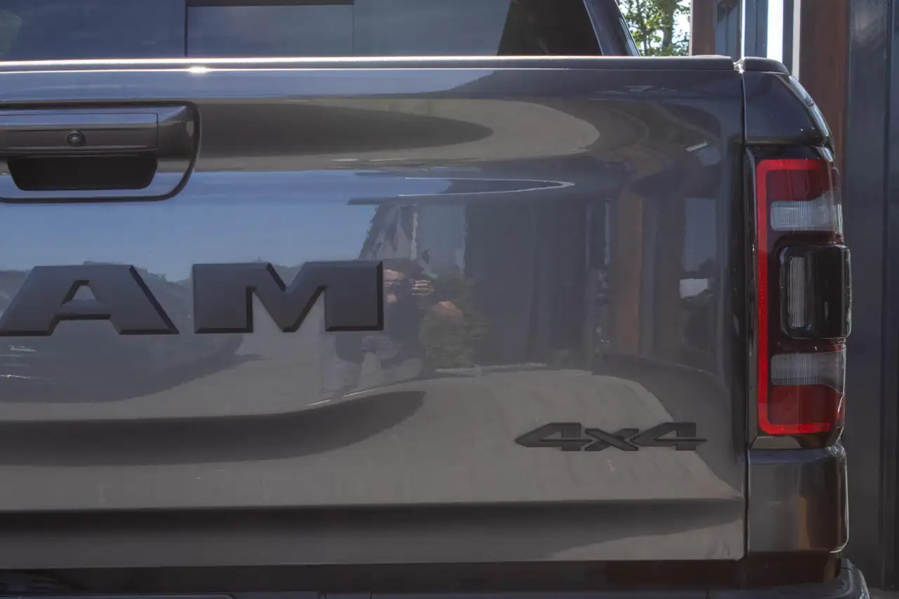 Dodge RAM 2023 — фото 17