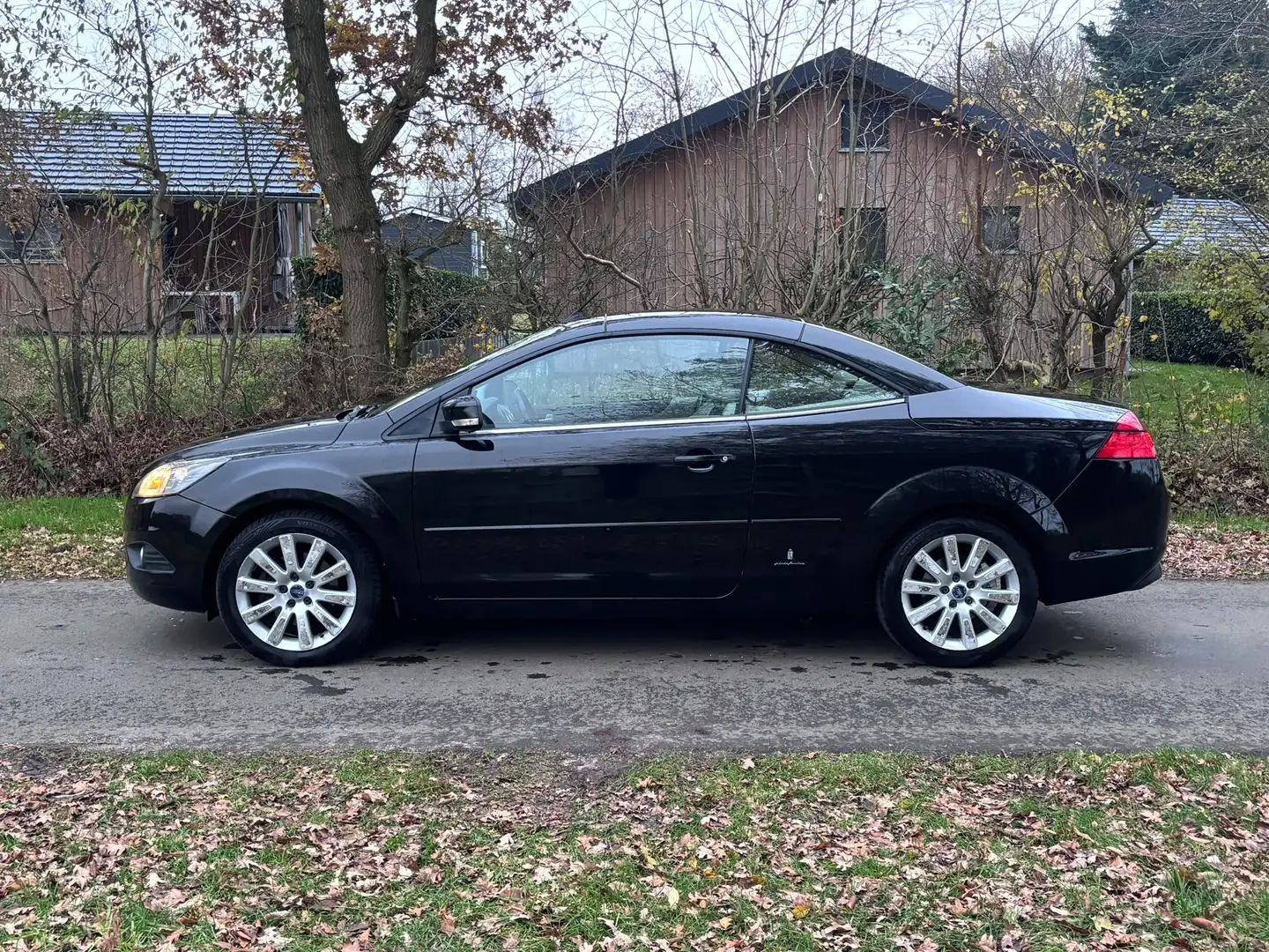 Ford Focus CC Coupé-Cabriolet 2.0 Titanium | 1e Eigenaar + Autom Zwart - 2