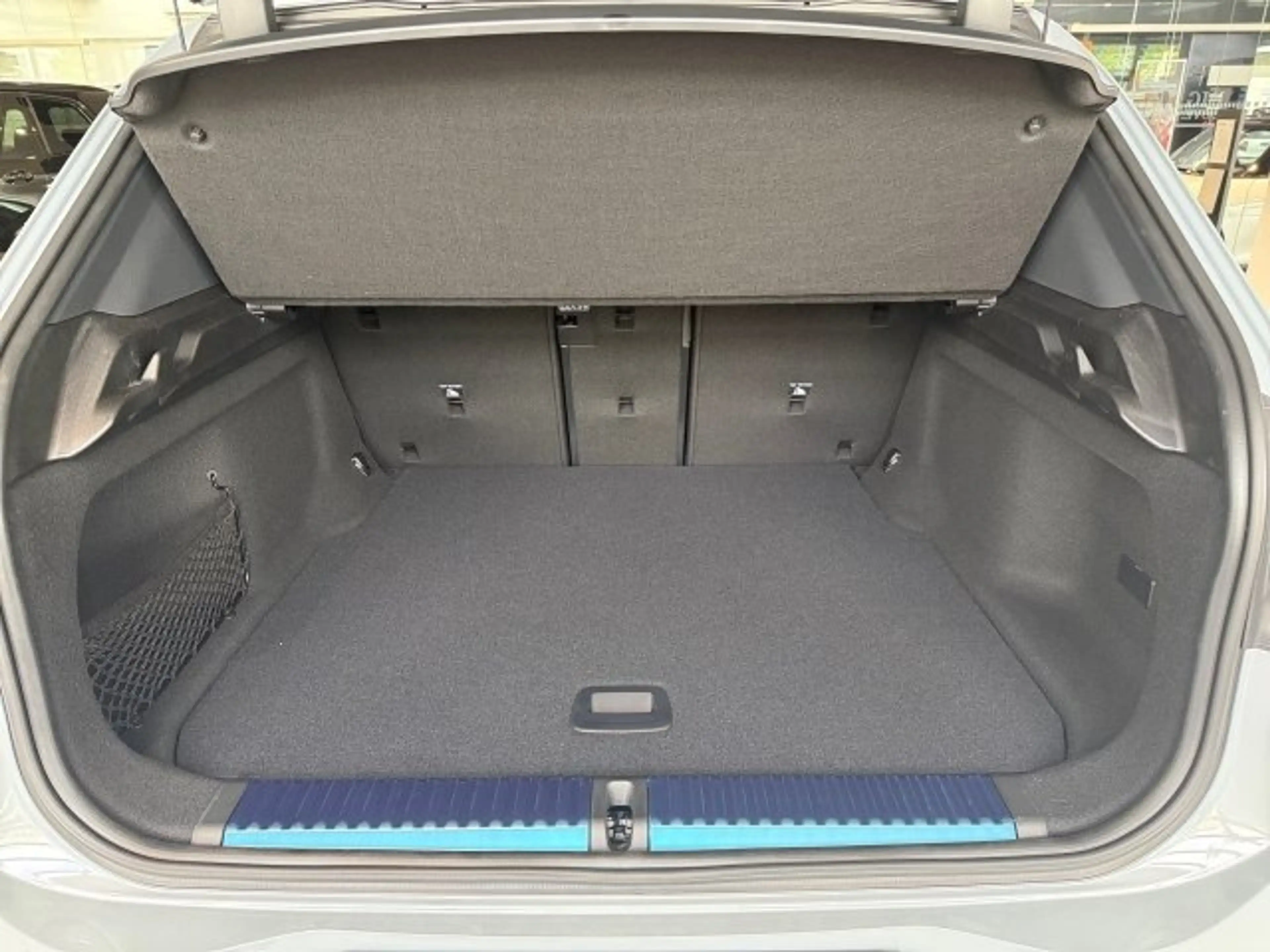 BMW iX3 40 — photo 13