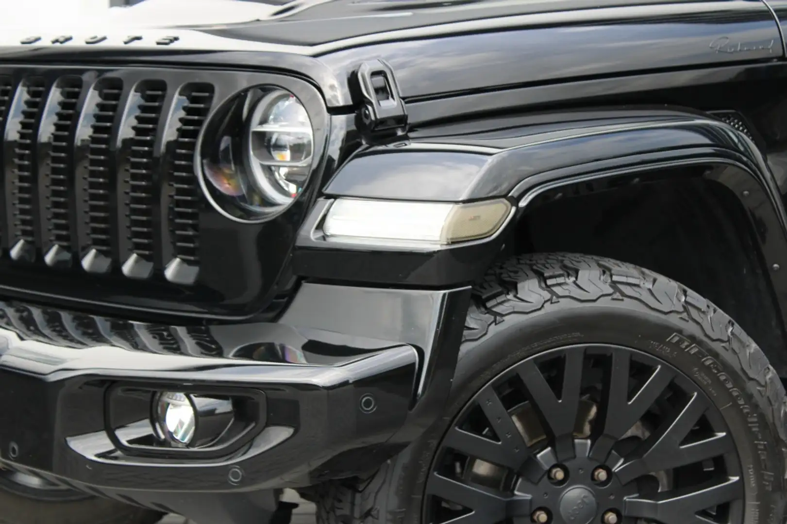 Jeep Wrangler 2.0T Sahara | Brute | Richmond | grijskenteken | C Zwart - 2