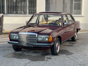 240D*W123*Orientrot*Garagenfund*sehr gepflegt*