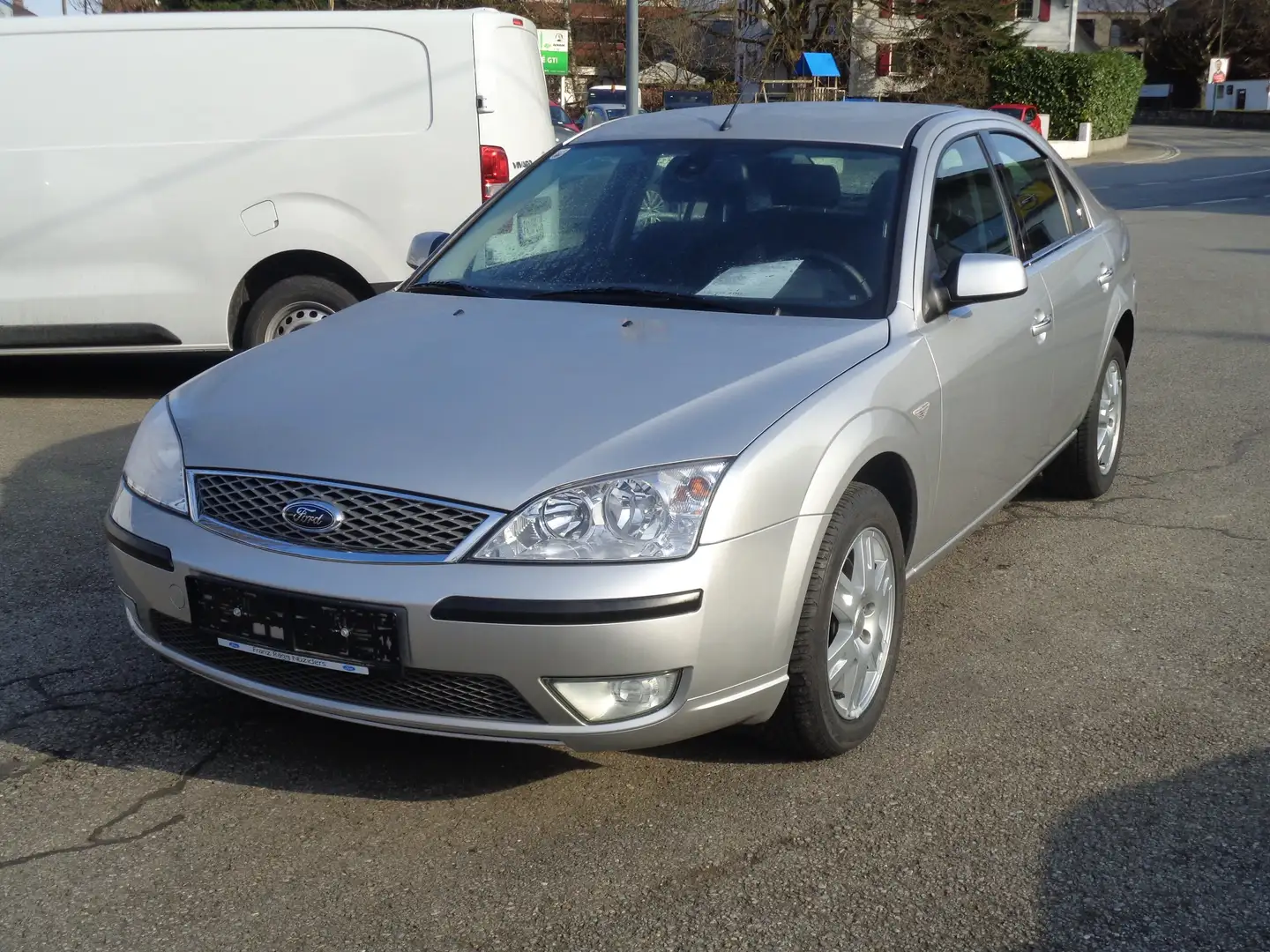 Ford Mondeo Ghia 2,0 TDCi Plateado - 1