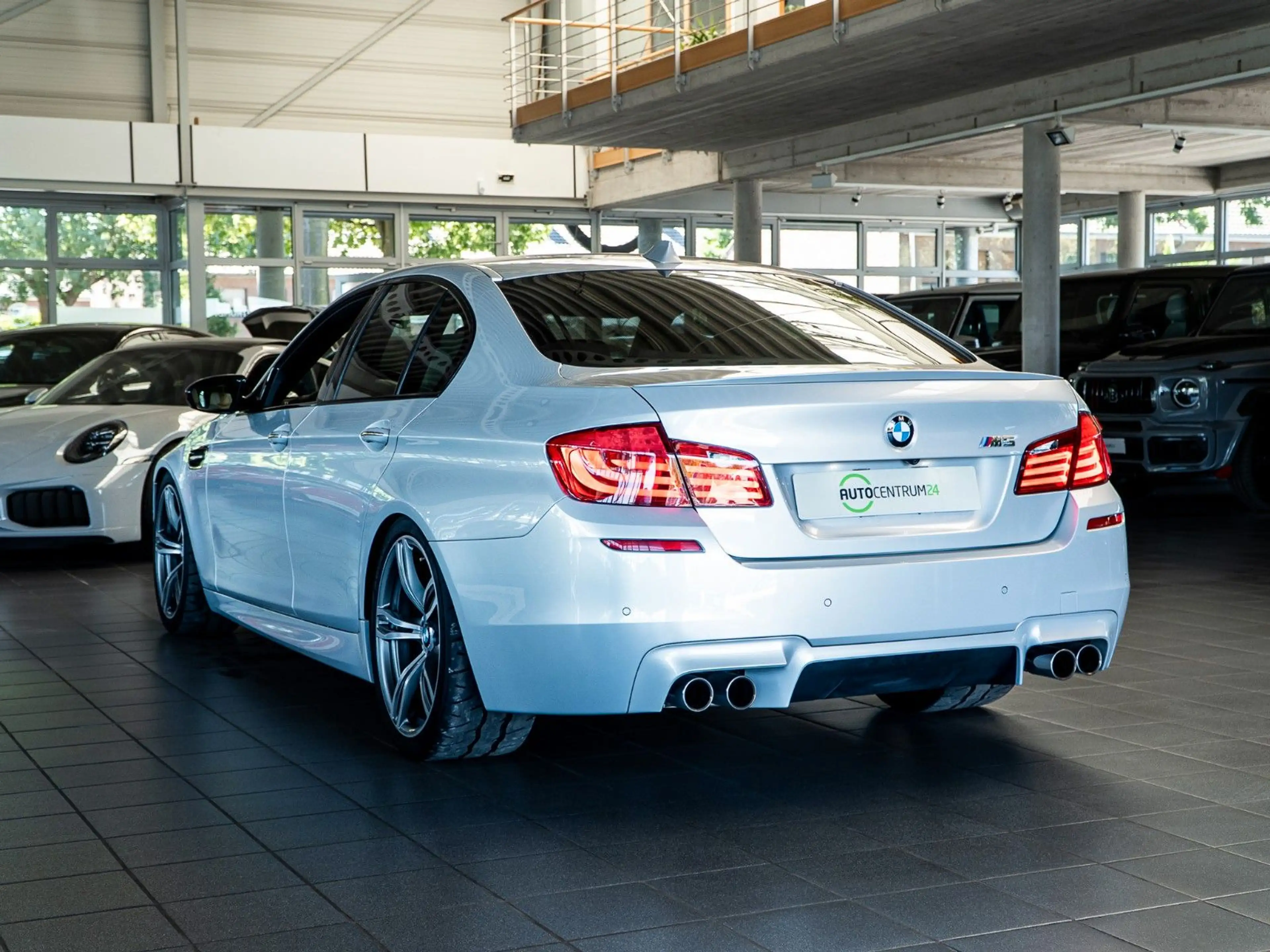 BMW M5 F10 Individual Alcantara Top Zustand — photo 7
