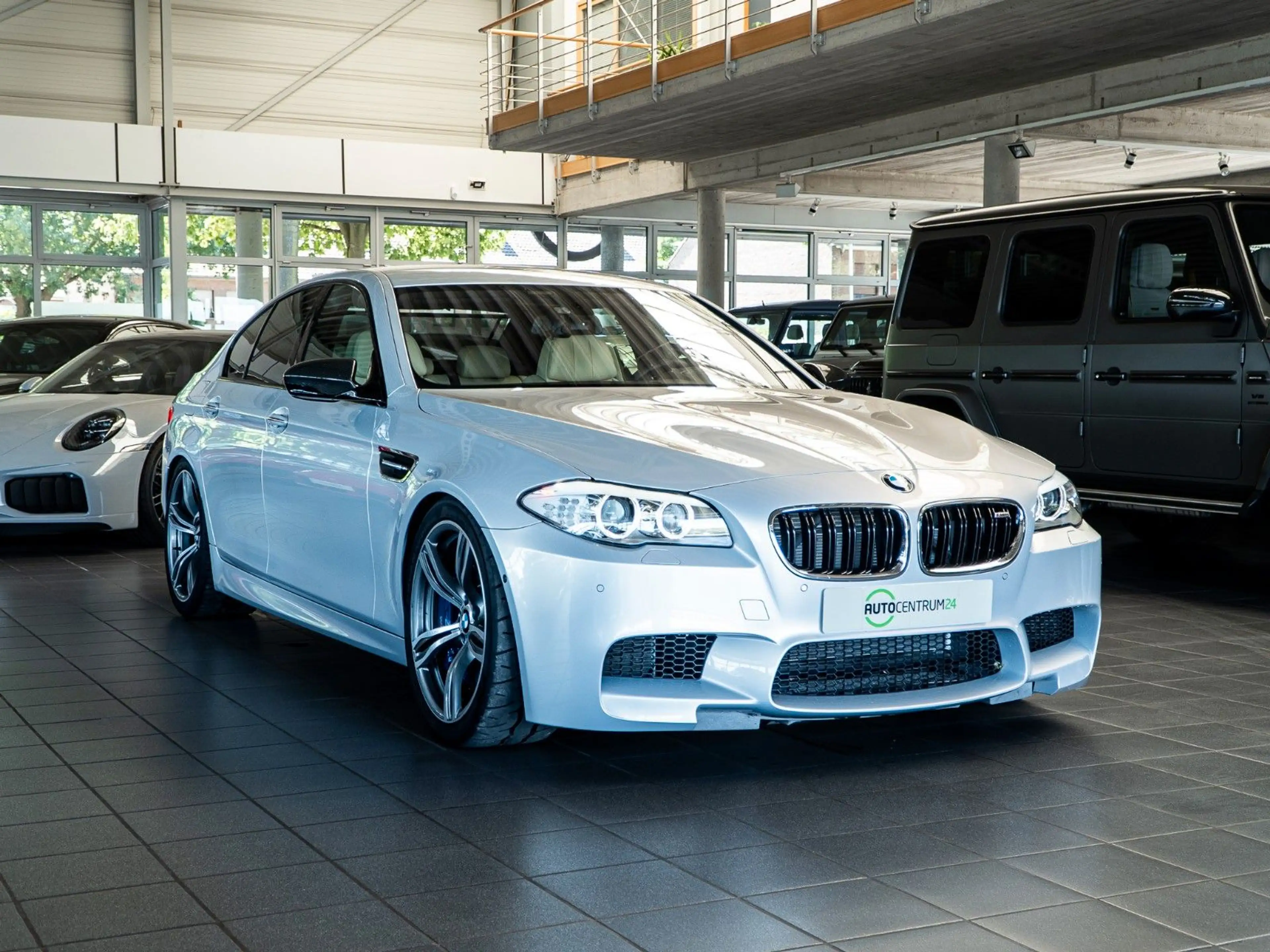 BMW M5 F10 Individual Alcantara Top Zustand — photo 4