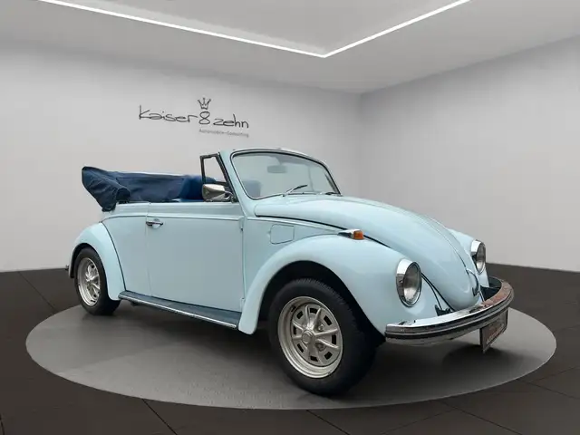 Volkswagen Beetle view 3