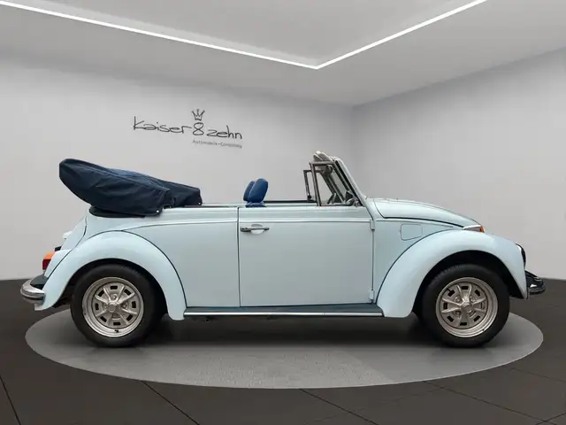 Volkswagen Beetle view 5