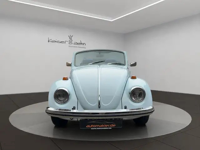 Volkswagen Beetle view 4