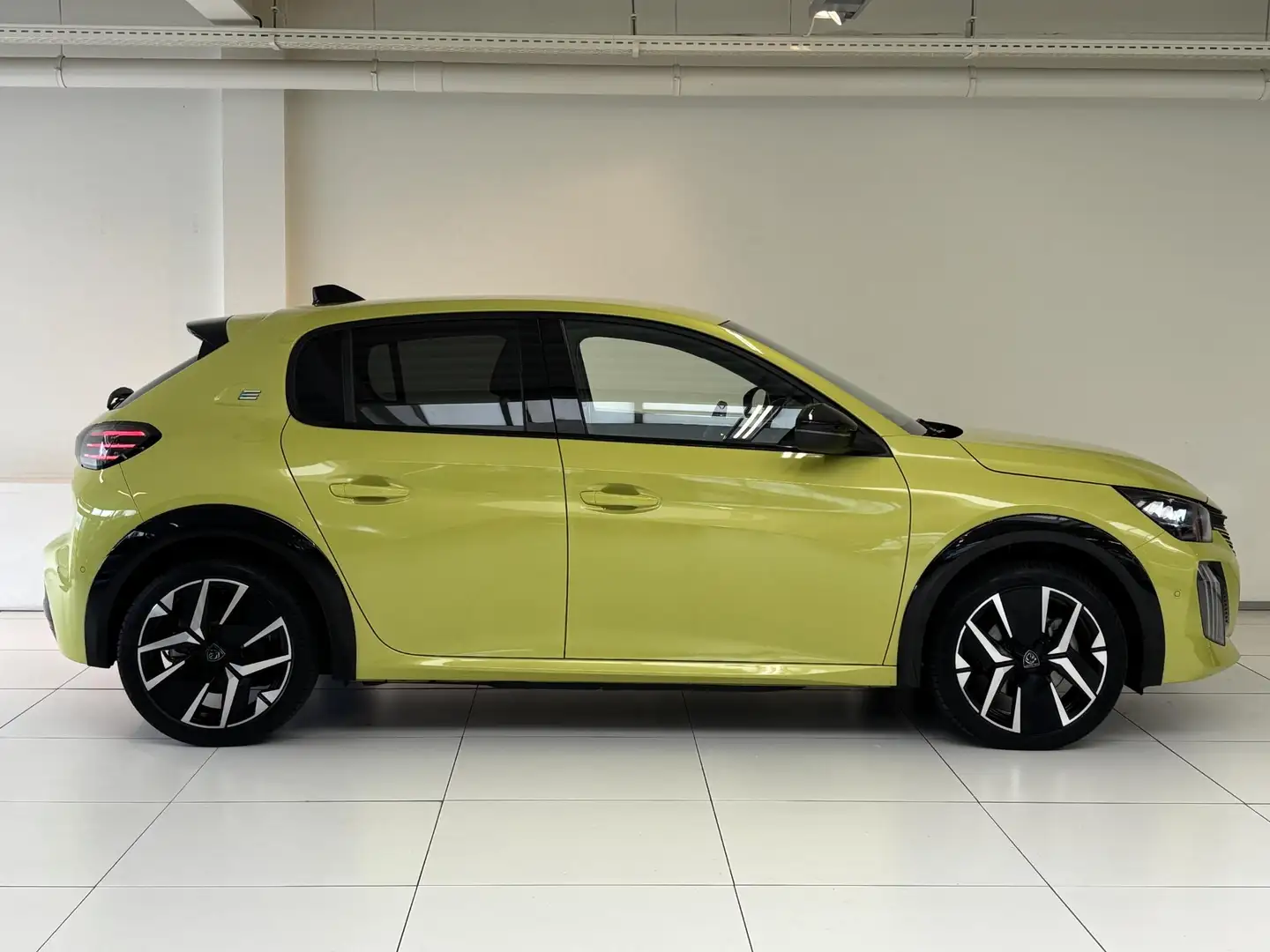 Peugeot e-208 EV GT 51 kWh Navigatie | Adaptieve cruise control Galben - 2