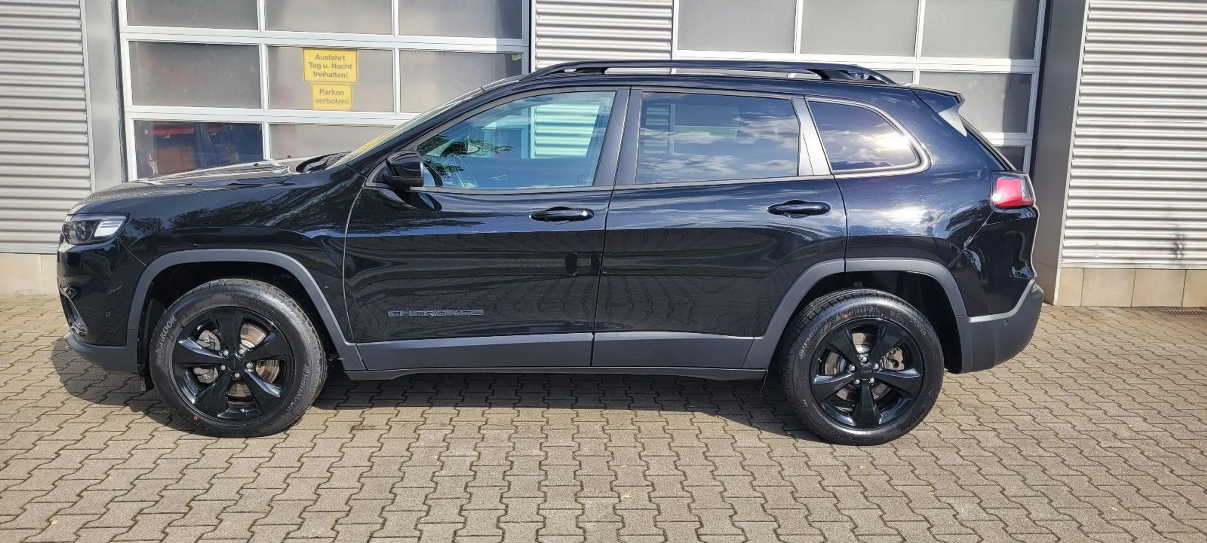 Jeep Cherokee Night Eagle 4WD — photo 3