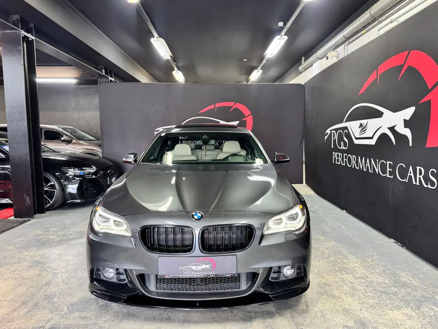 BMW 530 530d Aut.M Paket Schiebedach Heck Grau - 2