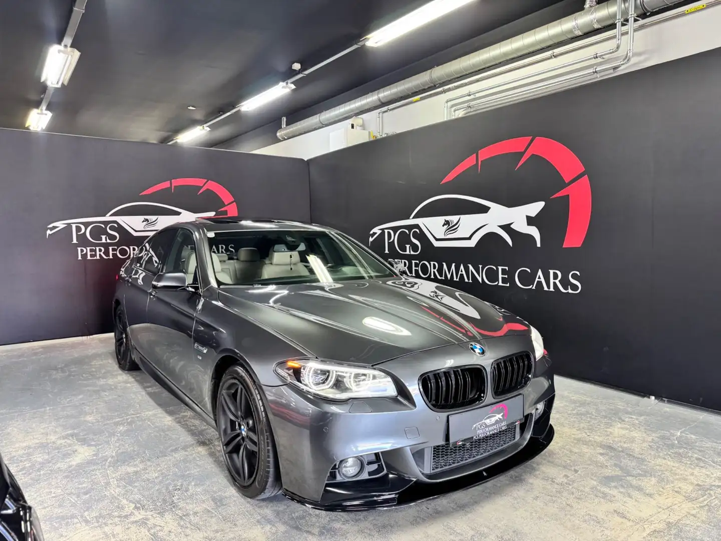 BMW 530 530d Aut.M Paket Schiebedach Heck Grau - 1