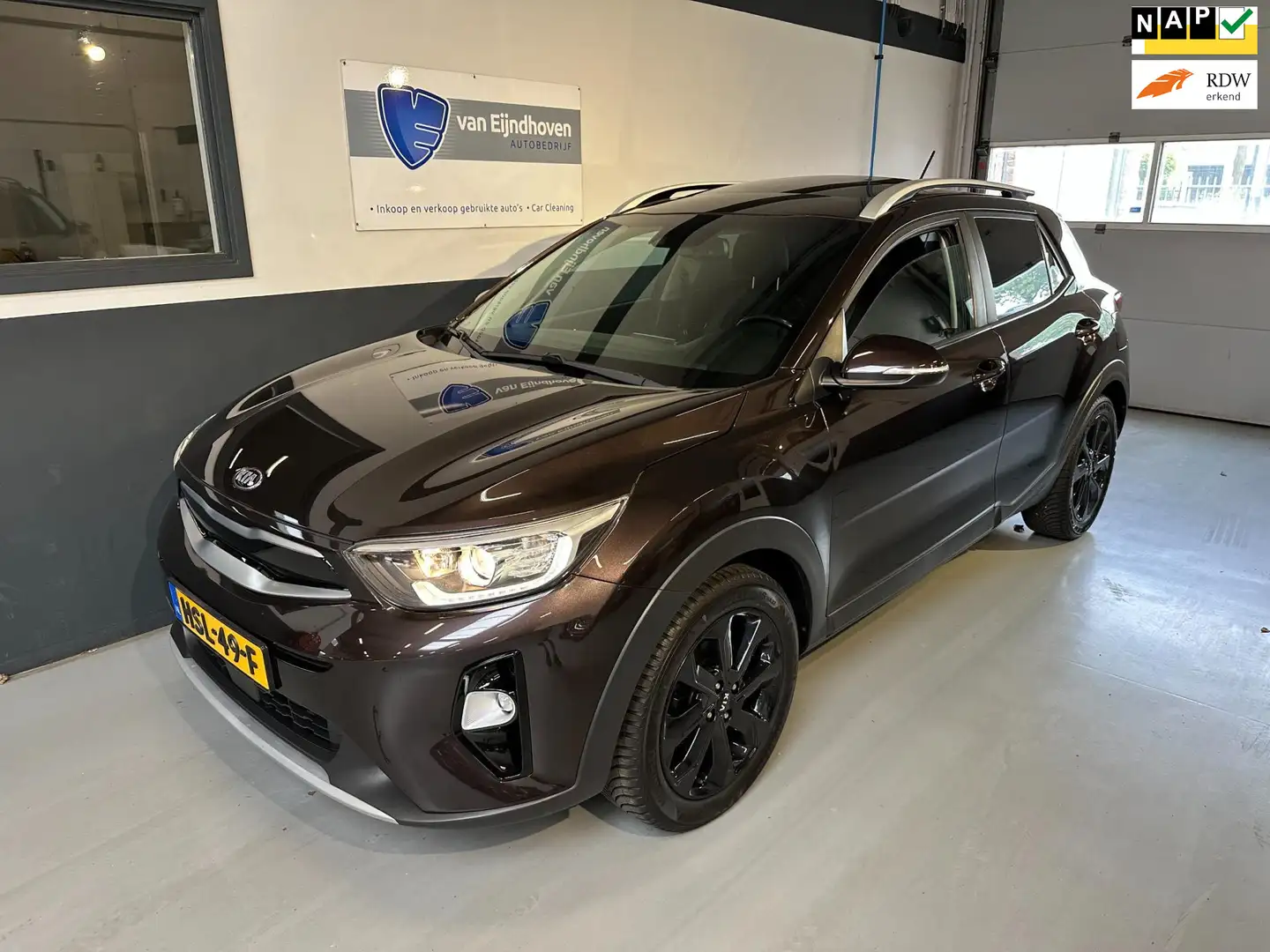 Kia Stonic 1.0 T-GDi ExecutiveLine Leer|Navi|Carplay Brun - 1