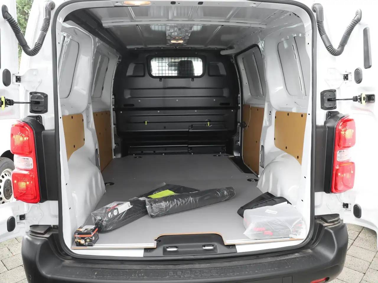 Toyota Proace Meister 1,5 D-4D L1 NAVI PDC RFK BT, миниатюра 10