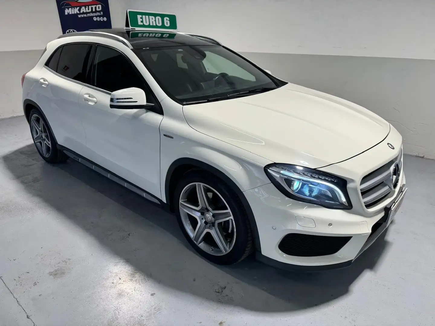 Mercedes-Benz GLA 220 GLA 220 d (cdi) Premium 4matic 170cv auto AMG Bílá - 1
