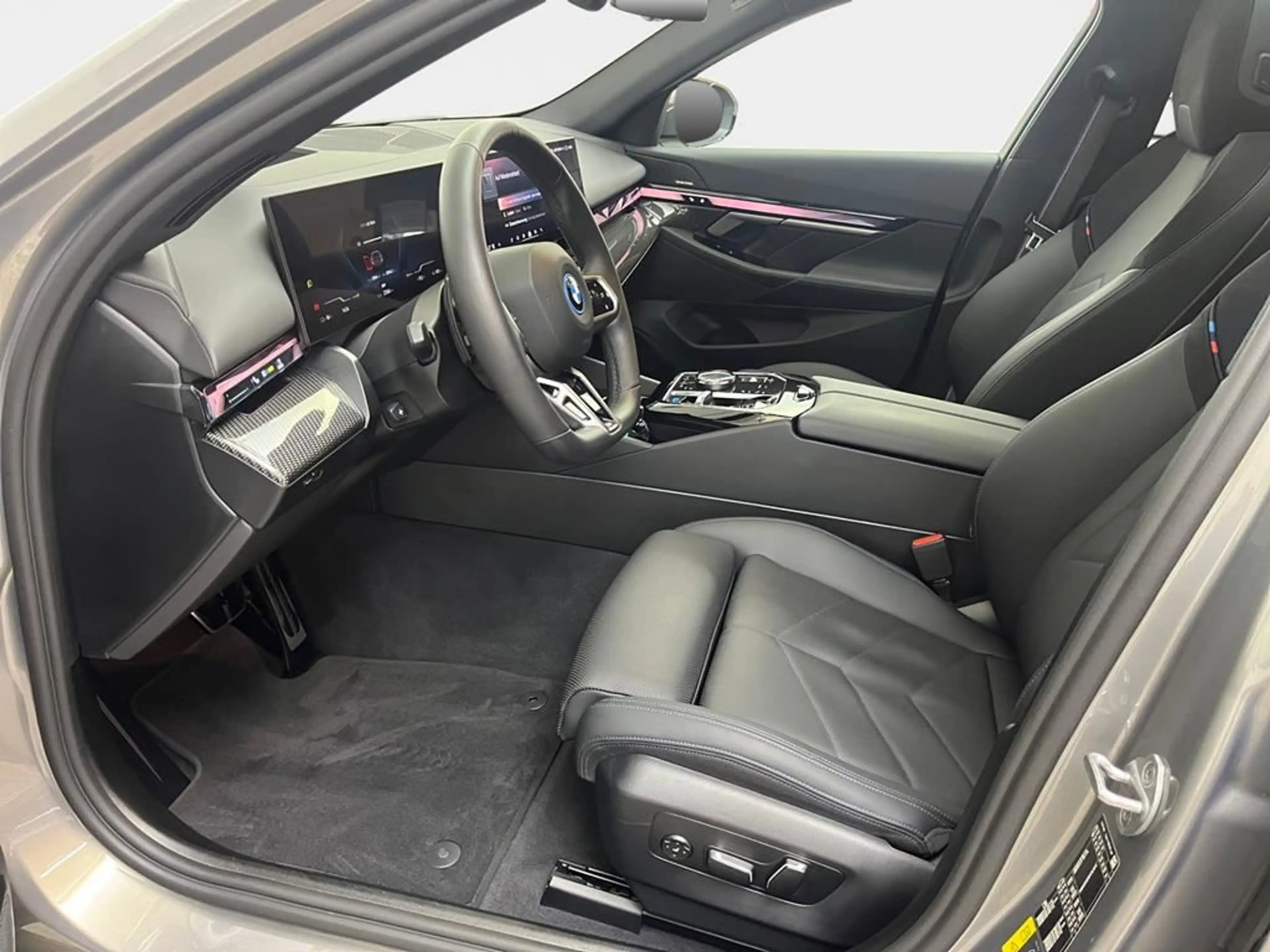 BMW i5 M Sport Pro — photo 10