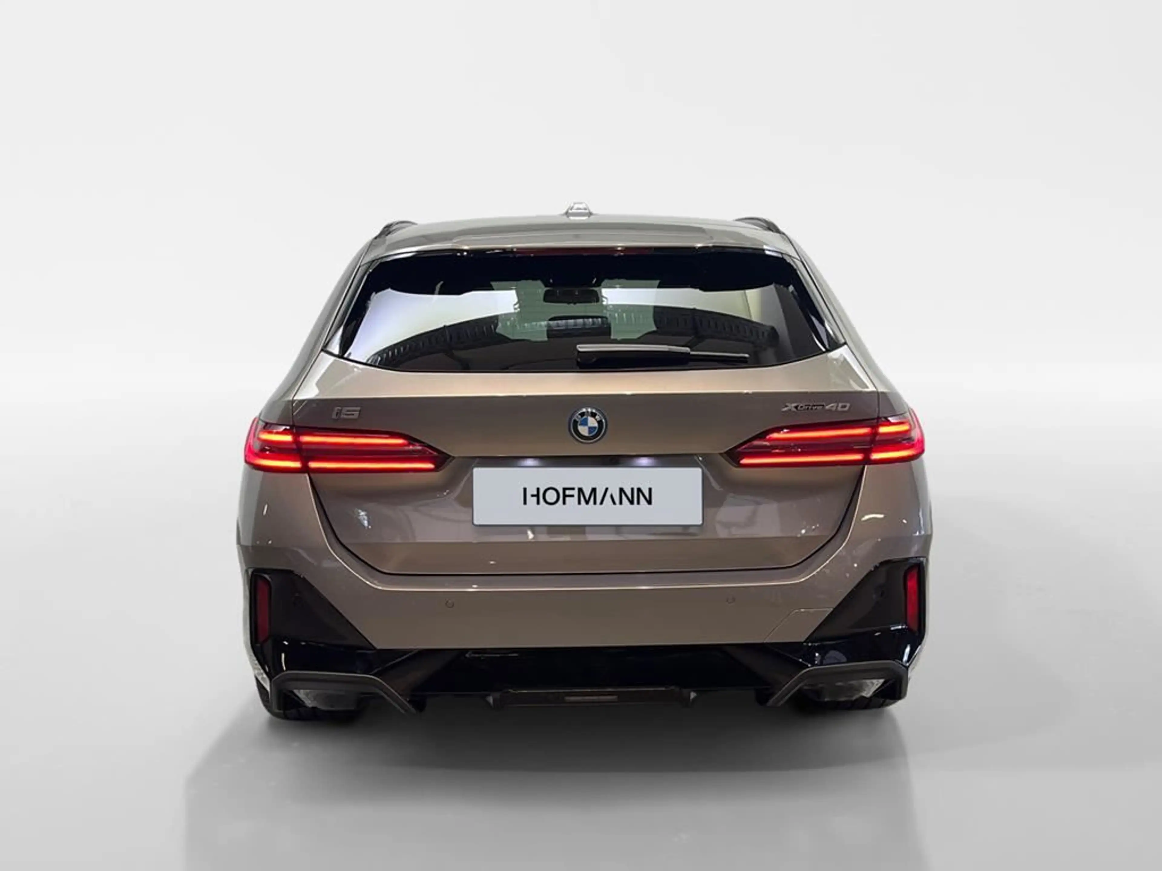 BMW i5 M Sport Pro — photo 8